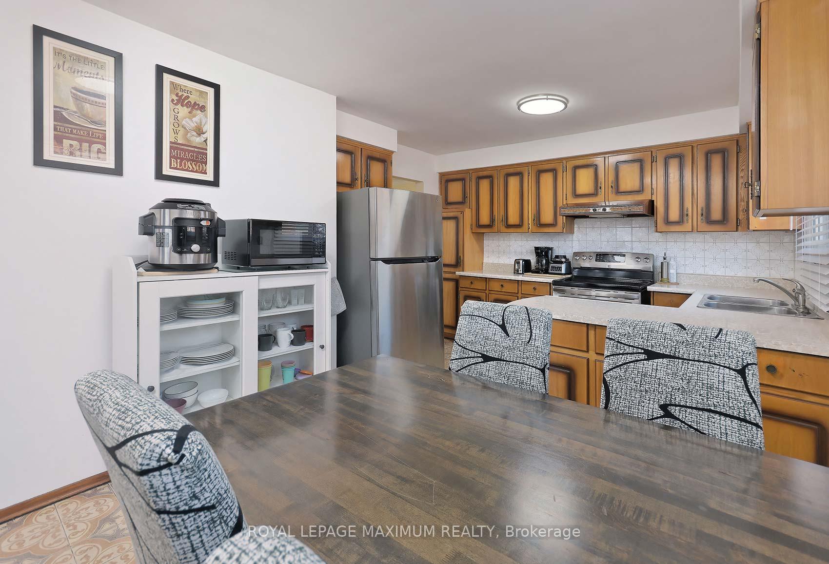 199 Cabana Dr, Toronto, ON M9L1L2 | 3 Bedroom 2 Bathroom Semi-Detached House | Image 16