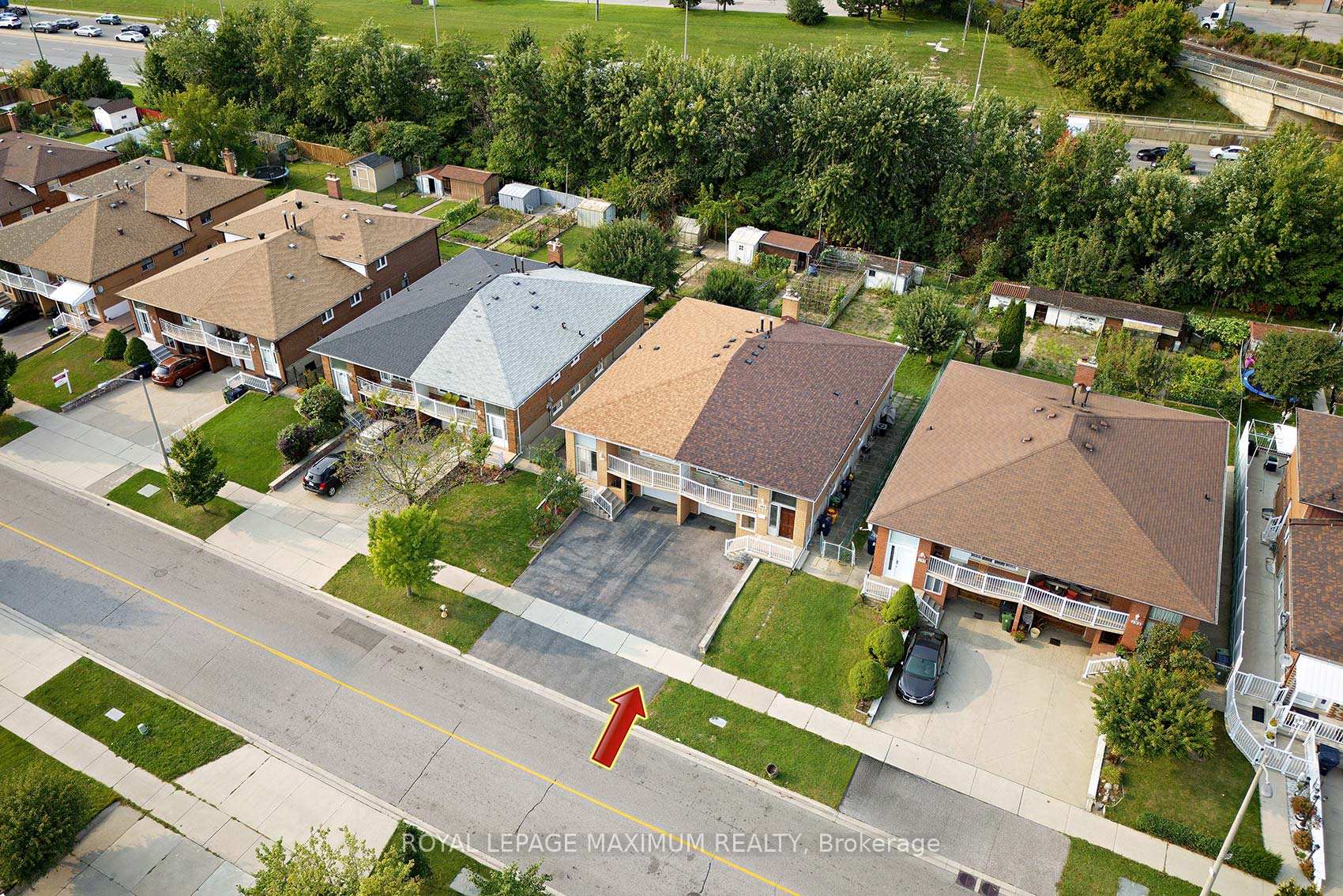 199 Cabana Dr, Toronto, ON M9L1L2 | 3 Bedroom 2 Bathroom Semi-Detached House | Image 2