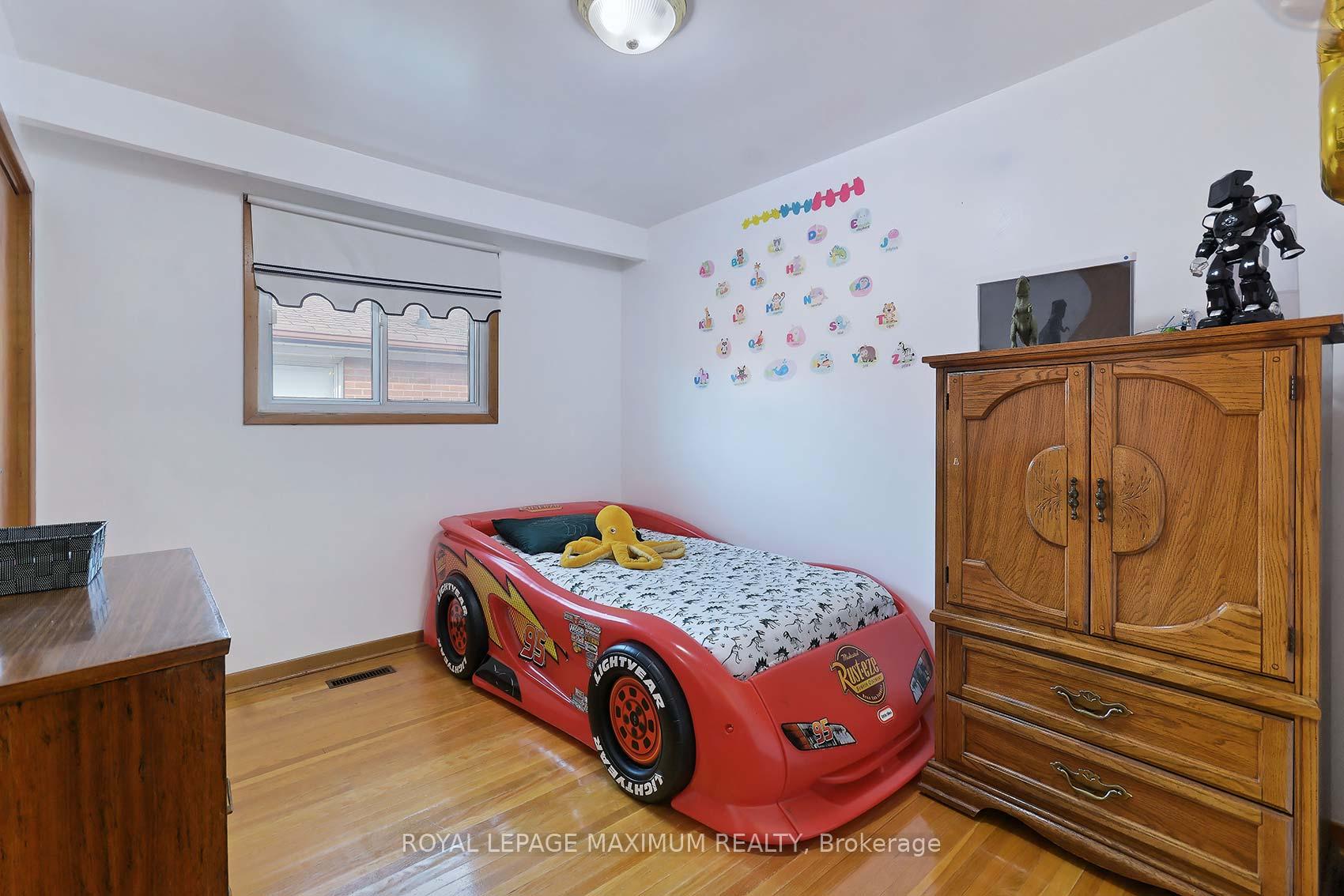 199 Cabana Dr, Toronto, ON M9L1L2 | 3 Bedroom 2 Bathroom Semi-Detached House | Image 23