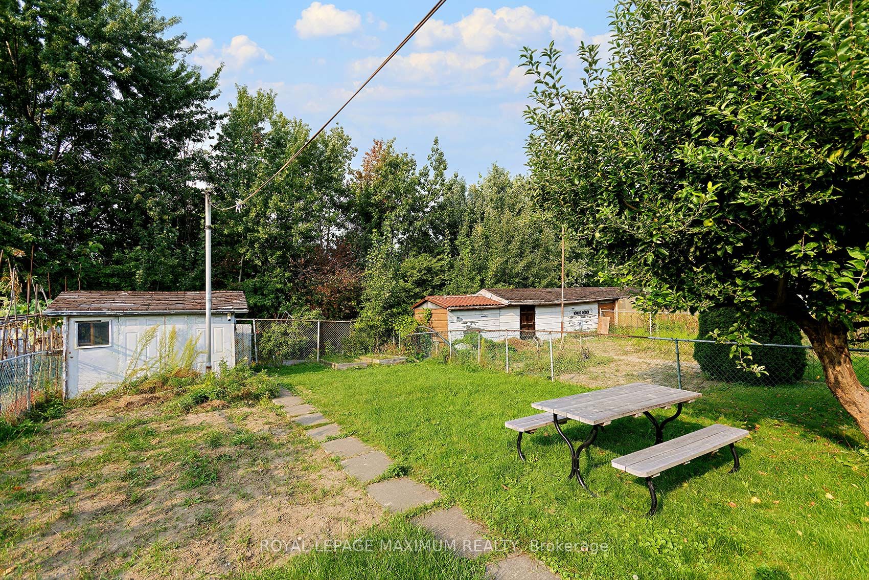 199 Cabana Dr, Toronto, ON M9L1L2 | 3 Bedroom 2 Bathroom Semi-Detached House | Image 39