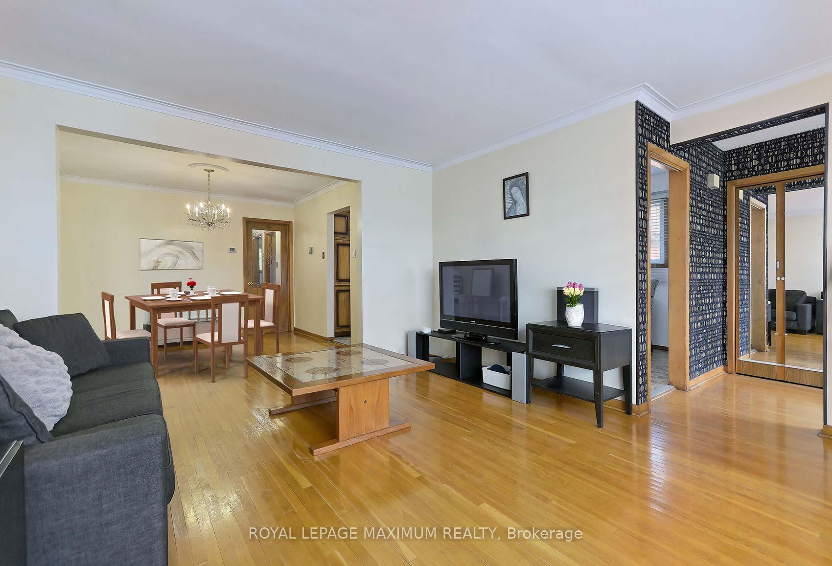 199 Cabana Dr, Toronto, ON M9L1L2 | 3 Bedroom 2 Bathroom Semi-Detached House | Image 7