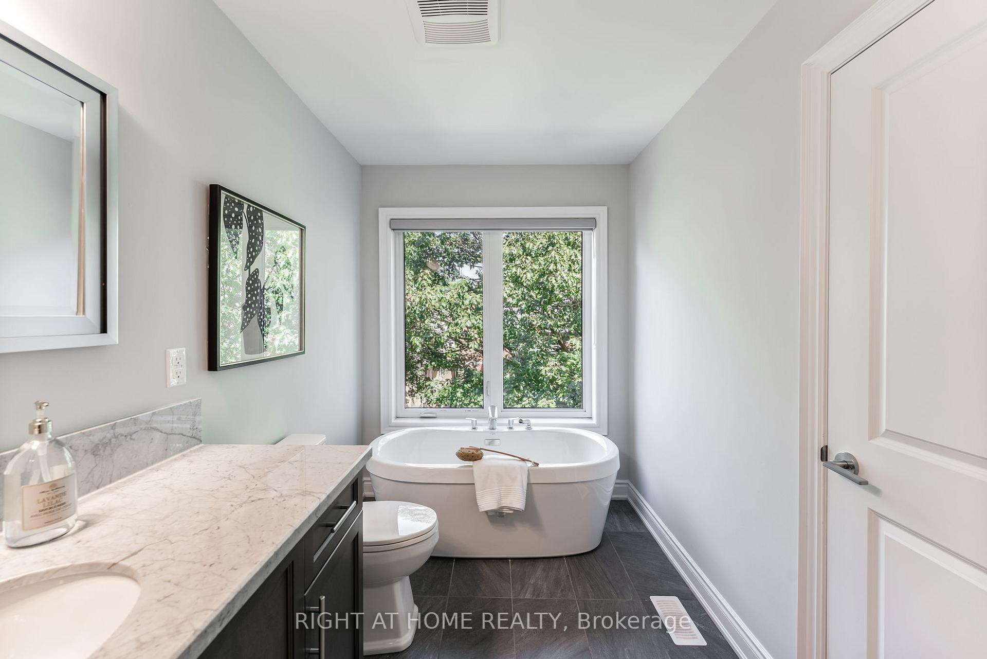 18 Kipling Grove Crt, Toronto, ON M9B0C6 | 3 Bedroom 4 Bathroom Detached House | Image 15