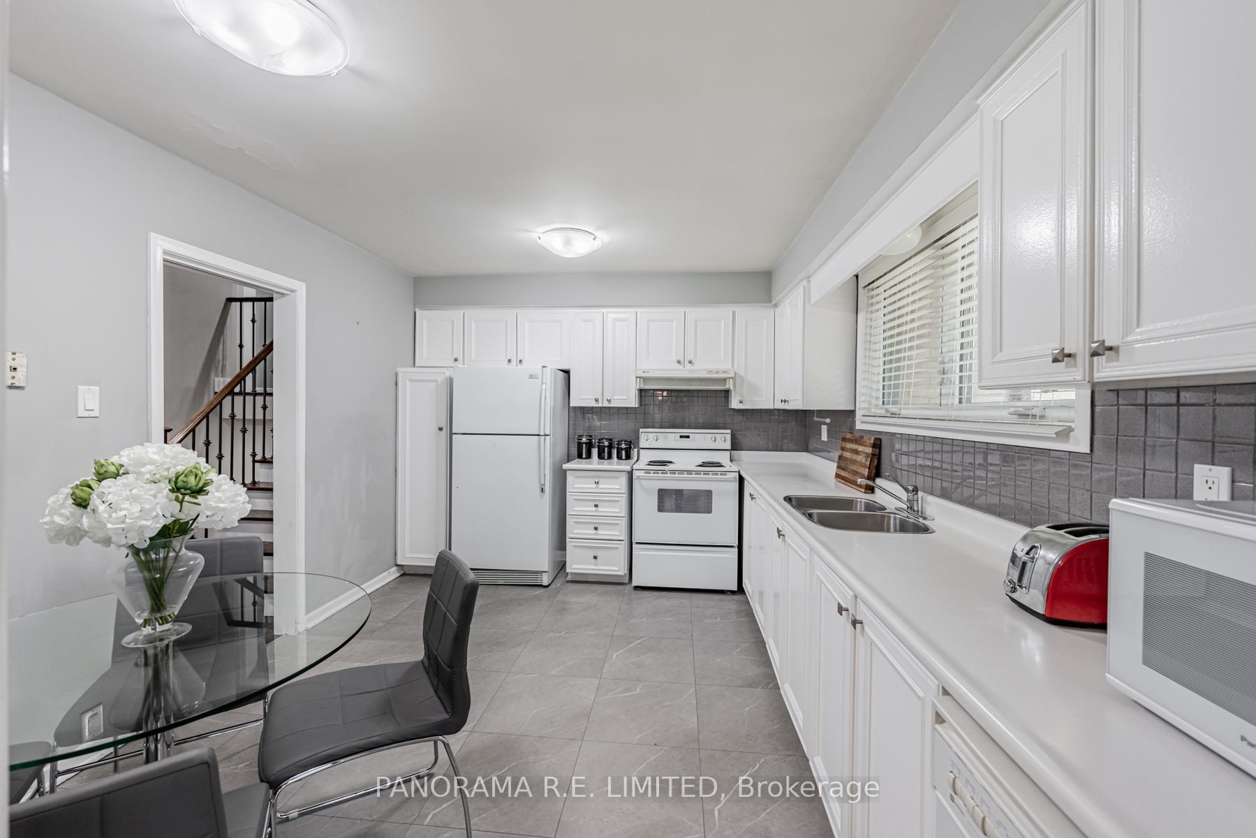 11 Park Manor Dr, Toronto, ON M9B5C1 | 4 Bedroom 3 Bathroom Detached House | Image 12