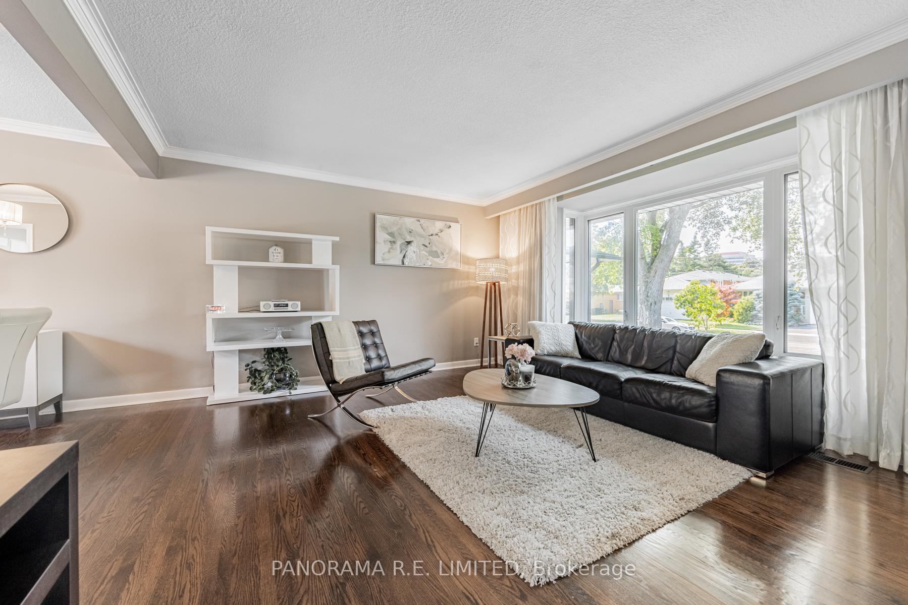 11 Park Manor Dr, Toronto, ON M9B5C1 | 4 Bedroom 3 Bathroom Detached House | Image 4