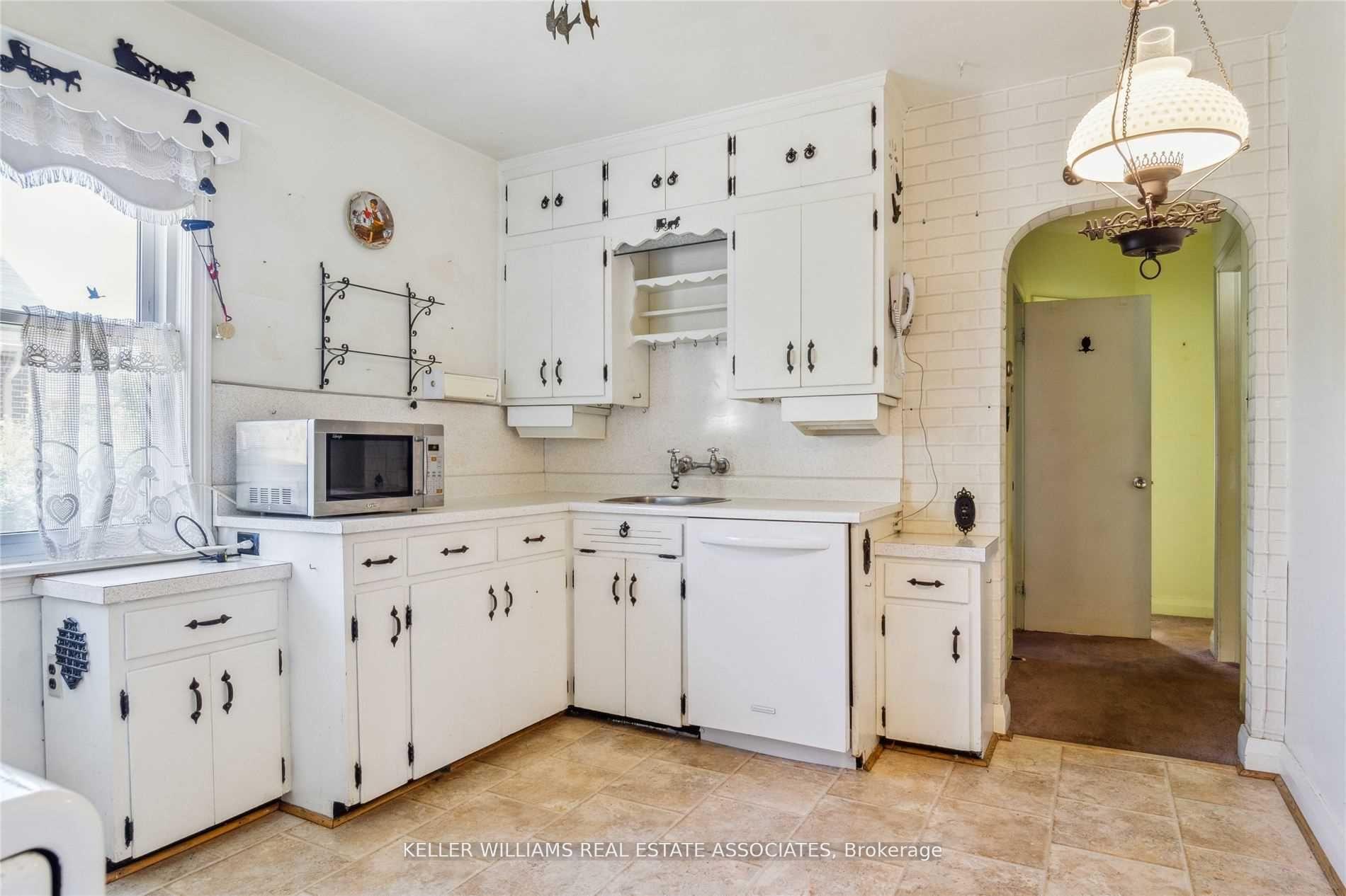 111 Evans Ave, Toronto, ON M8Z1J3 | 2 Bedroom 2 Bathroom Detached House | Image 8