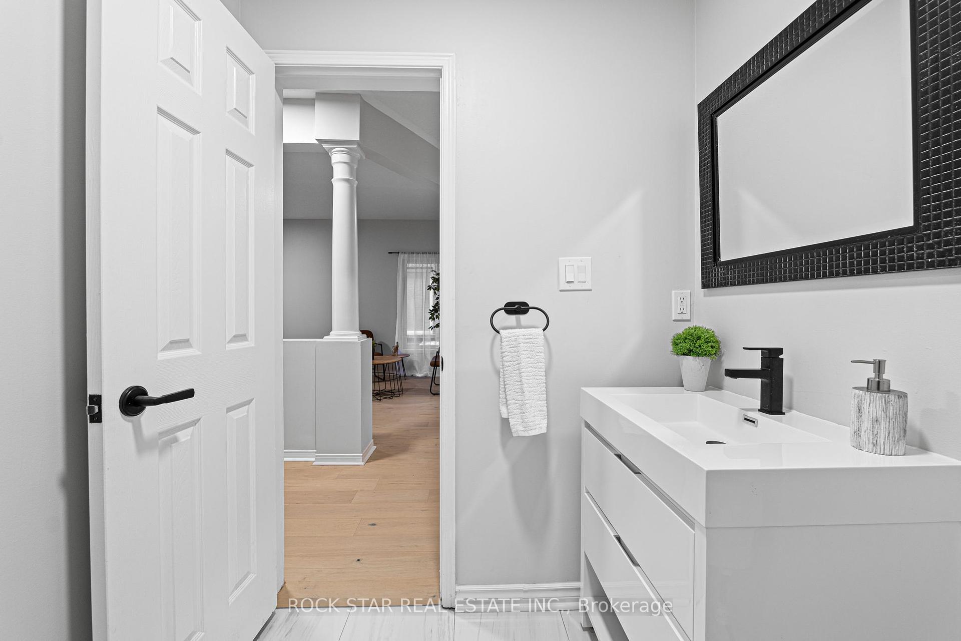 486 Acumen Crt, Mississauga, ON L5W0E2 | 4 Bedroom 3 Bathroom Detached House | Image 12