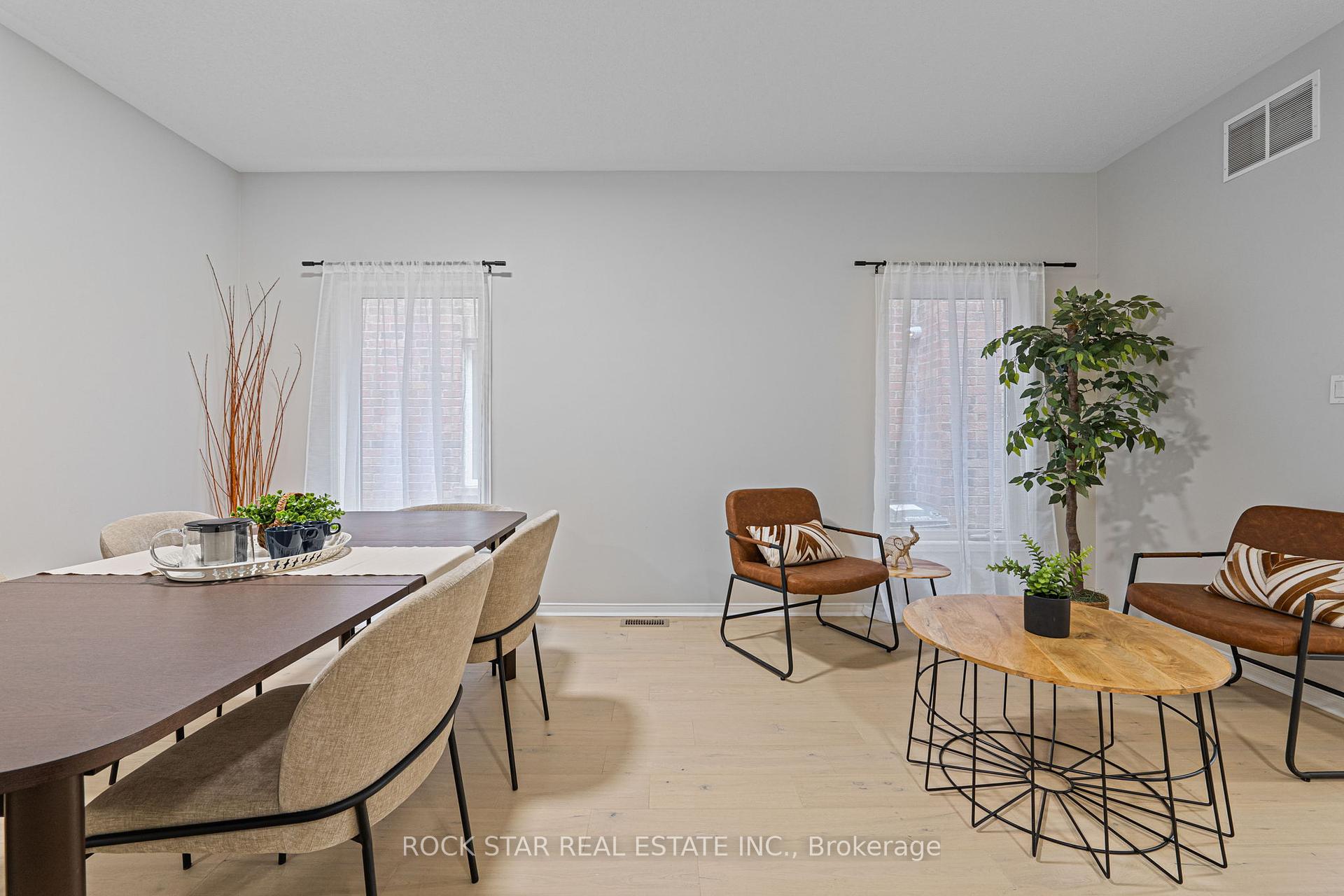 486 Acumen Crt, Mississauga, ON L5W0E2 | 4 Bedroom 3 Bathroom Detached House | Image 4