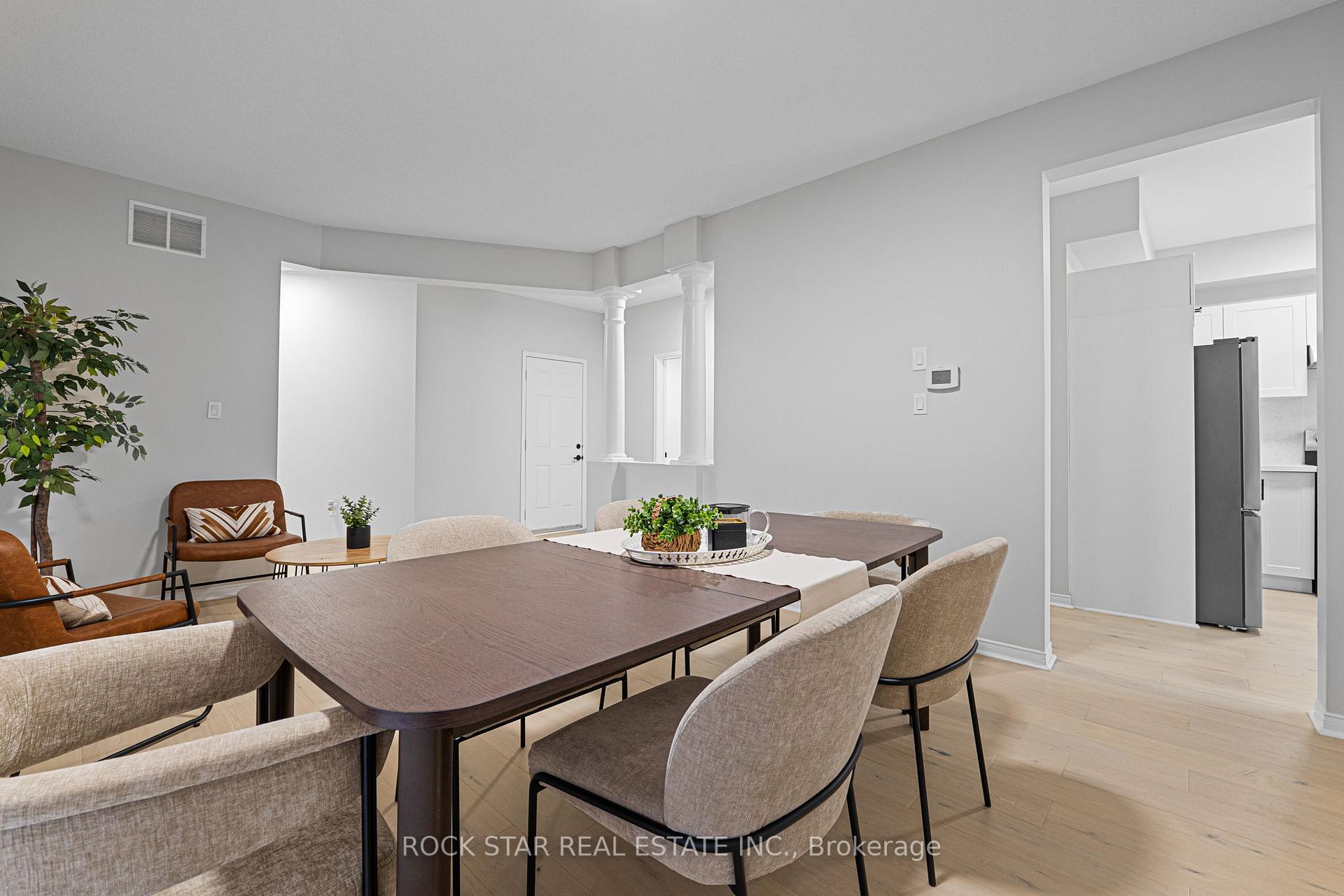 486 Acumen Crt, Mississauga, ON L5W0E2 | 4 Bedroom 3 Bathroom Detached House | Image 5