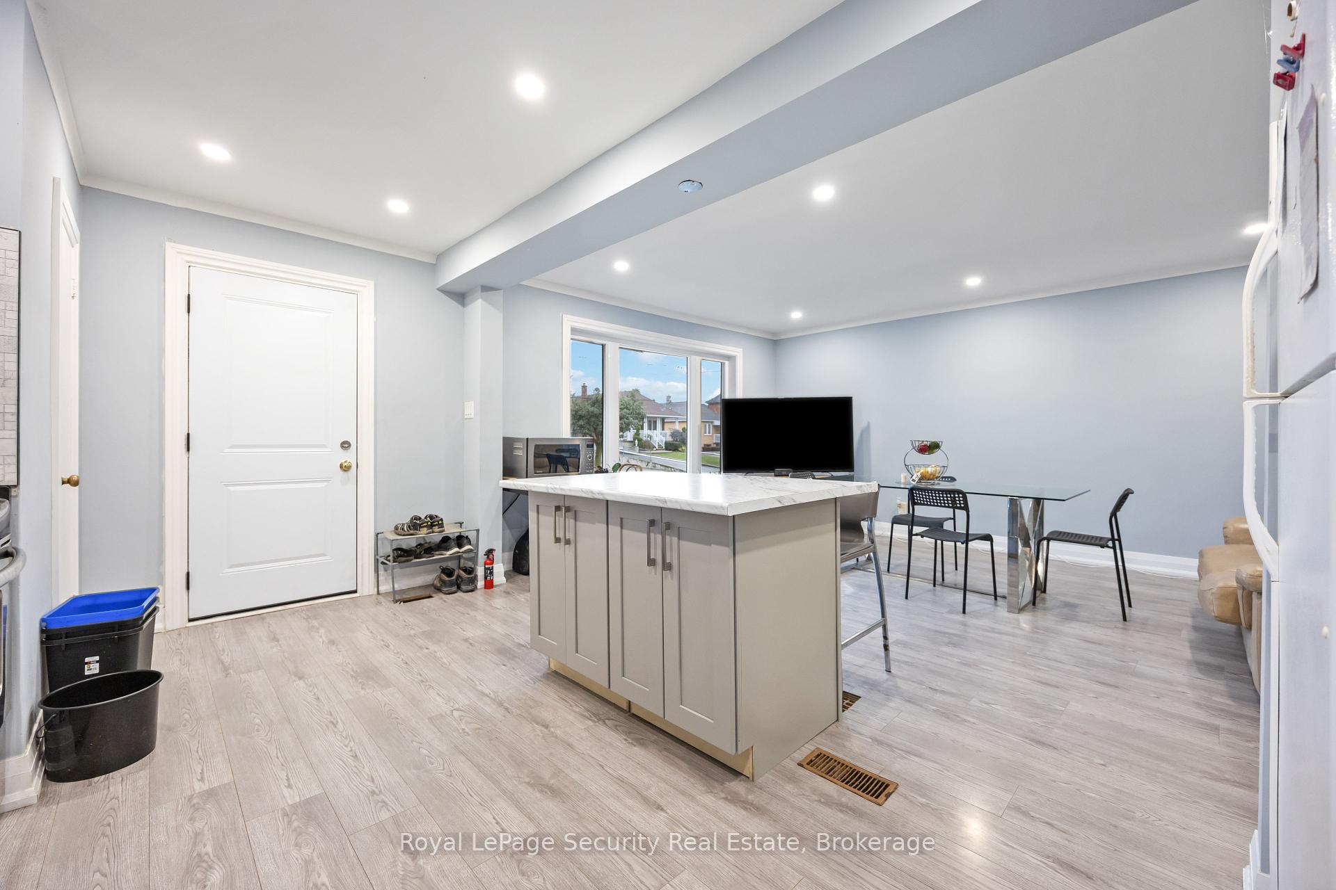 1104 Glengrove Ave, Toronto, ON M6B2K4 | 4 Bedroom 2 Bathroom Detached House | Image 11