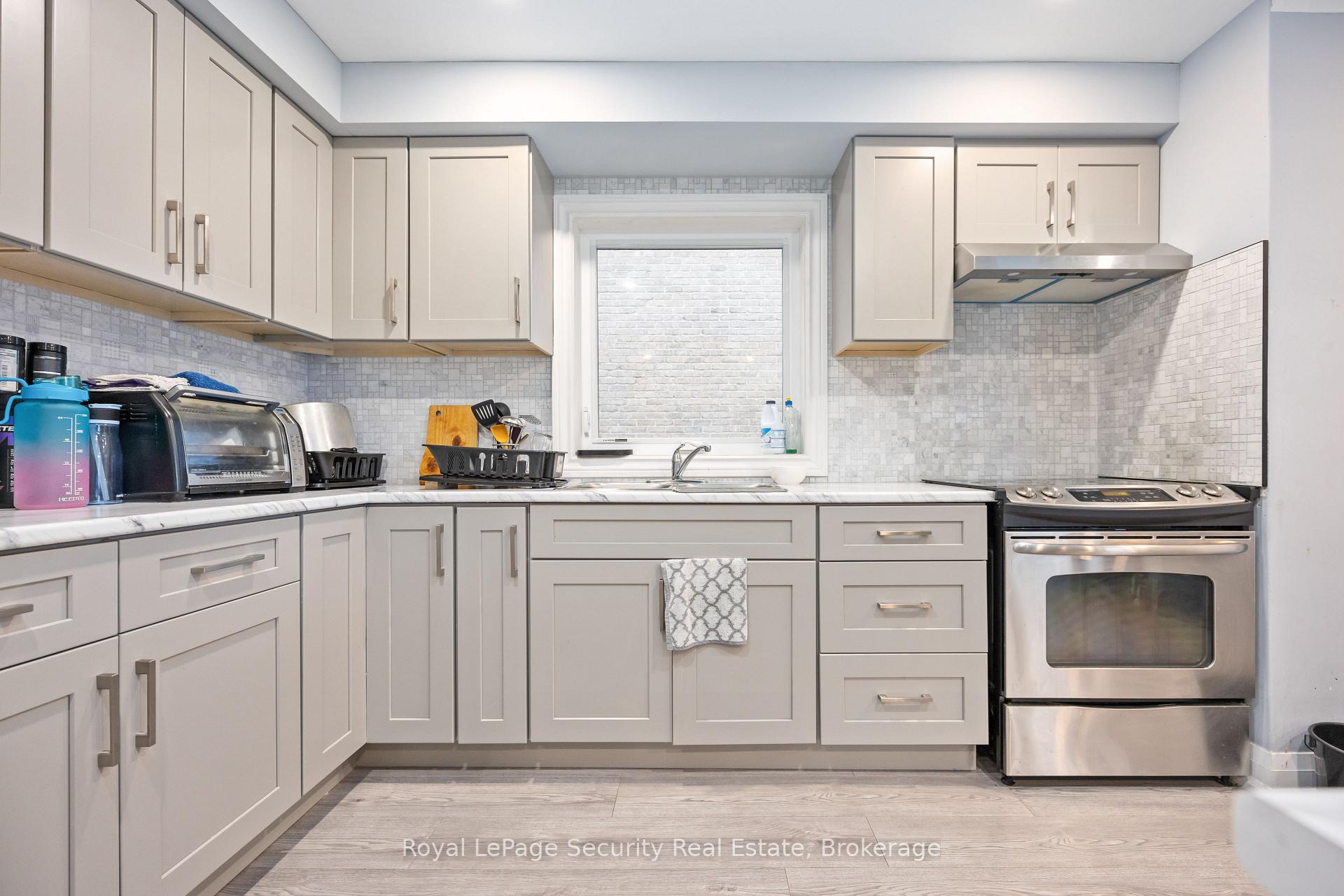 1104 Glengrove Ave, Toronto, ON M6B2K4 | 4 Bedroom 2 Bathroom Detached House | Image 12