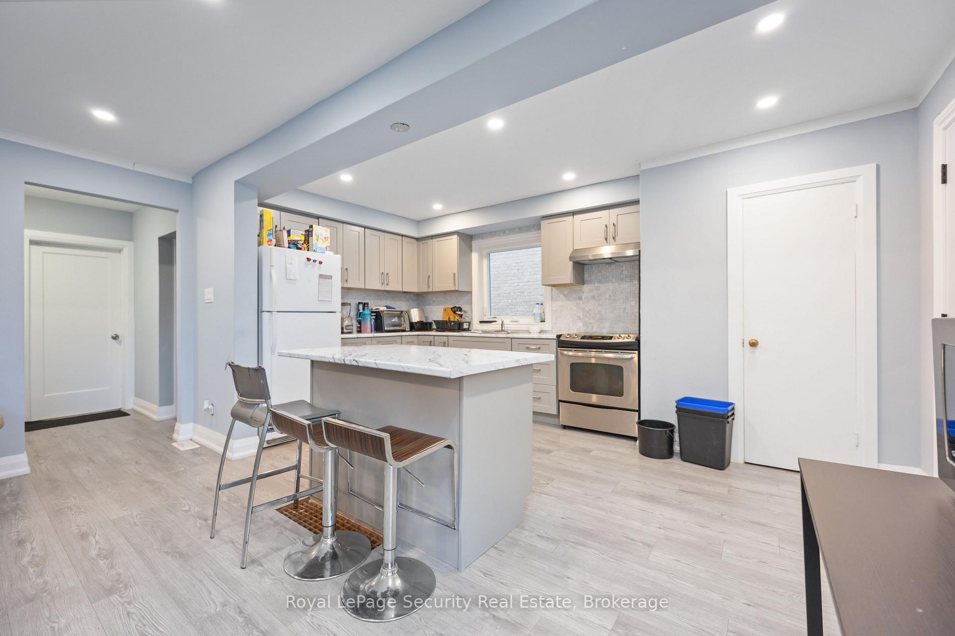 1104 Glengrove Ave, Toronto, ON M6B2K4 | 4 Bedroom 2 Bathroom Detached House | Image 14