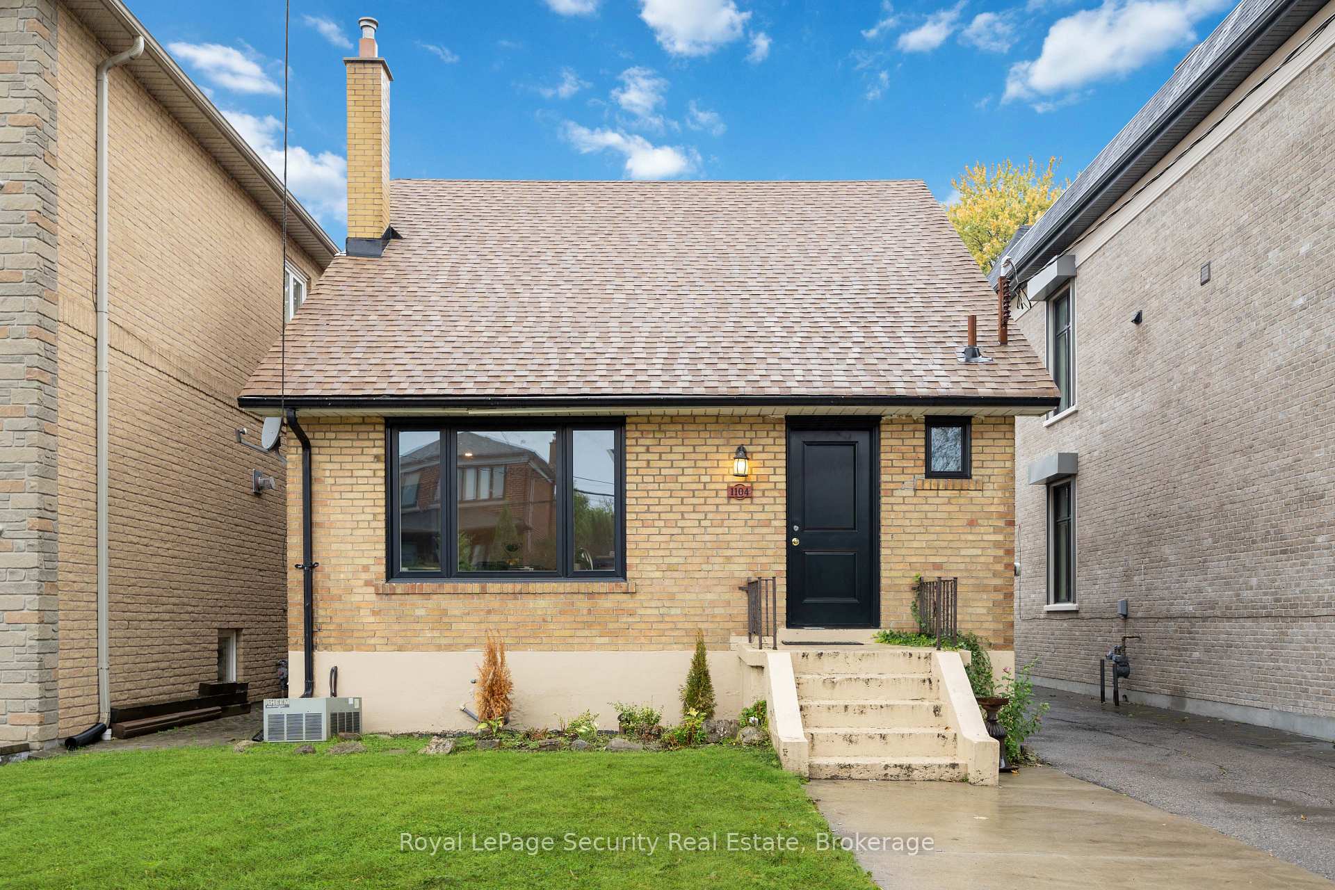 1104 Glengrove Ave, Toronto, ON M6B2K4 | 4 Bedroom 2 Bathroom Detached House | Image 2