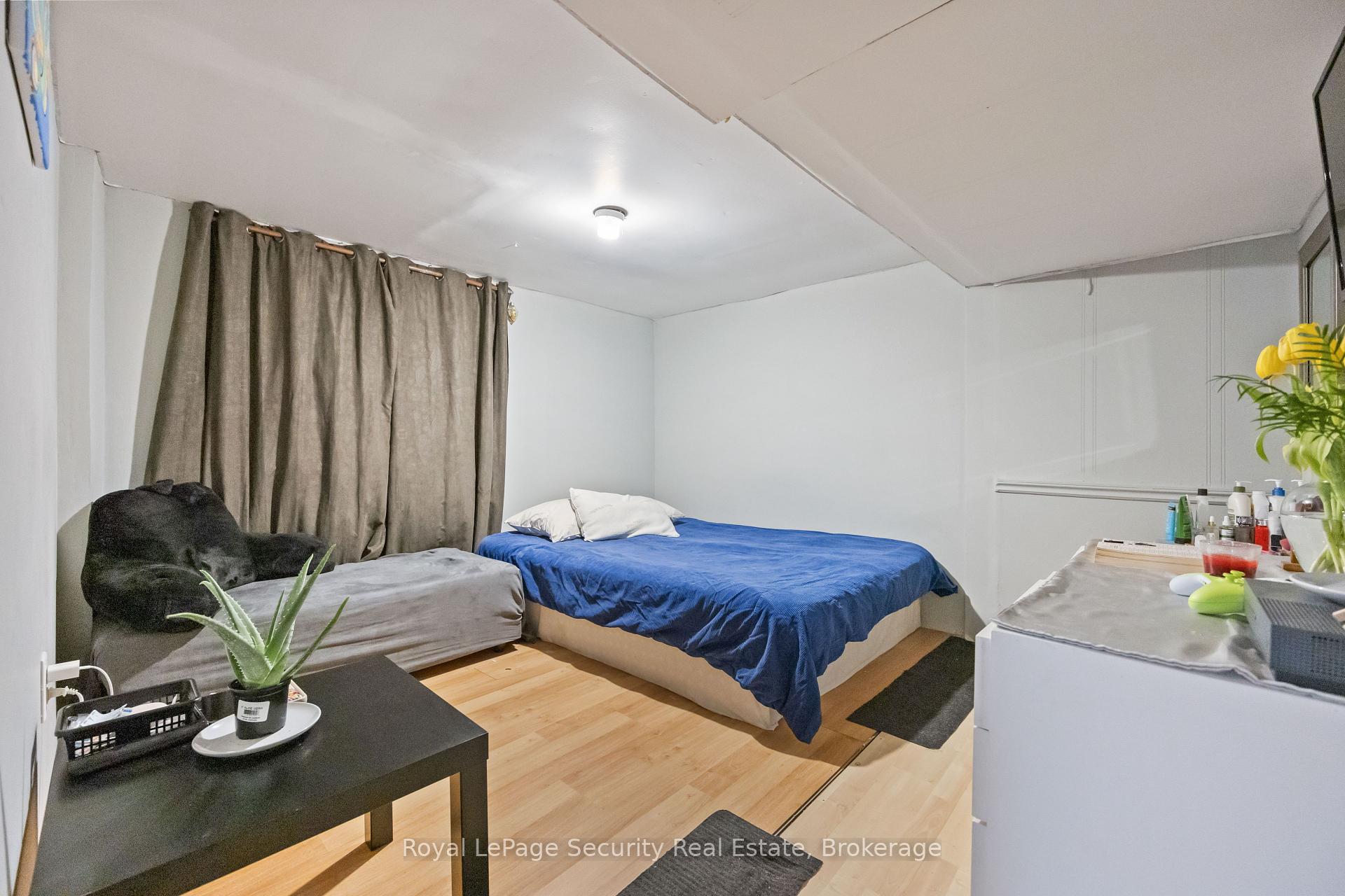 1104 Glengrove Ave, Toronto, ON M6B2K4 | 4 Bedroom 2 Bathroom Detached House | Image 20