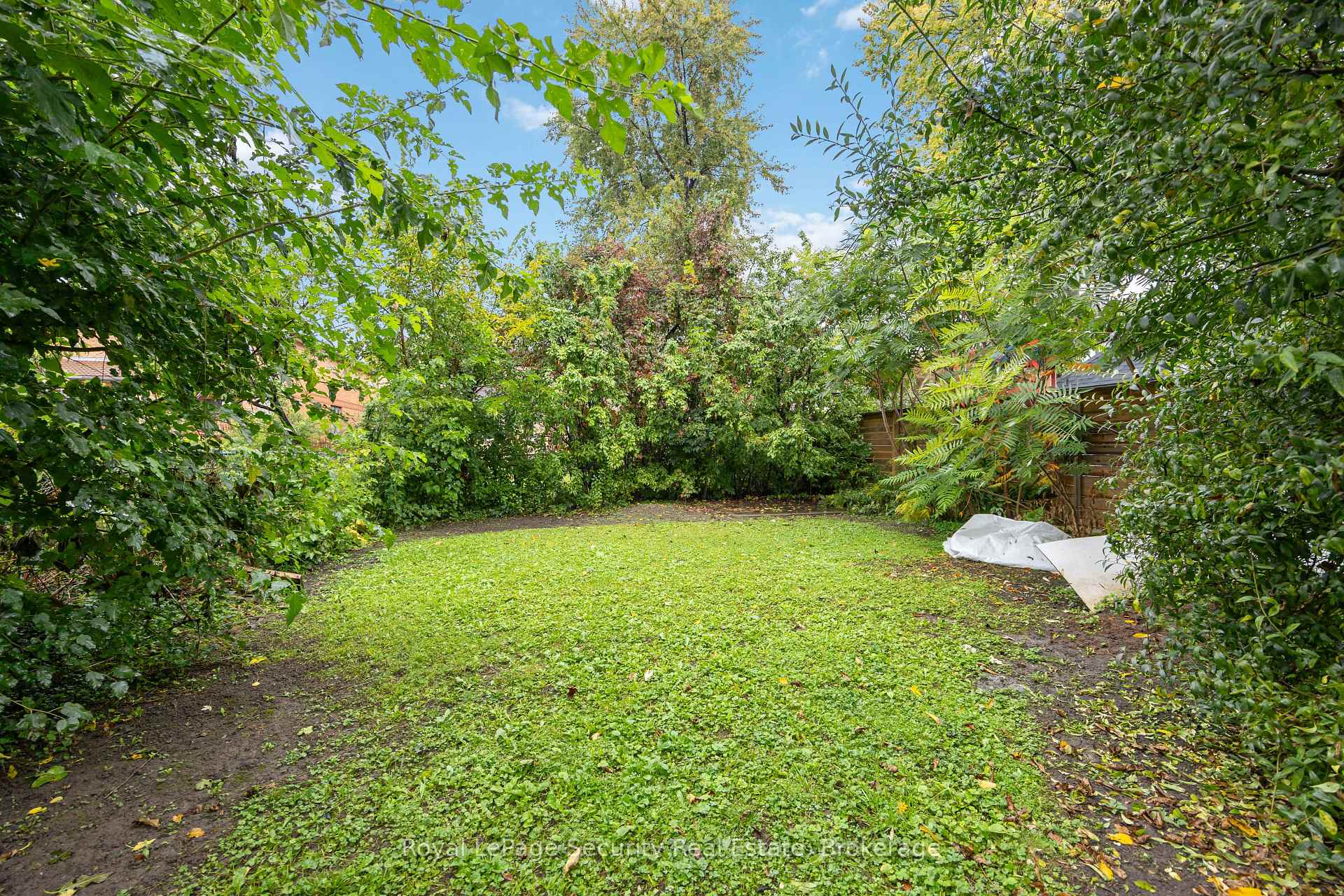 1104 Glengrove Ave, Toronto, ON M6B2K4 | 4 Bedroom 2 Bathroom Detached House | Image 28