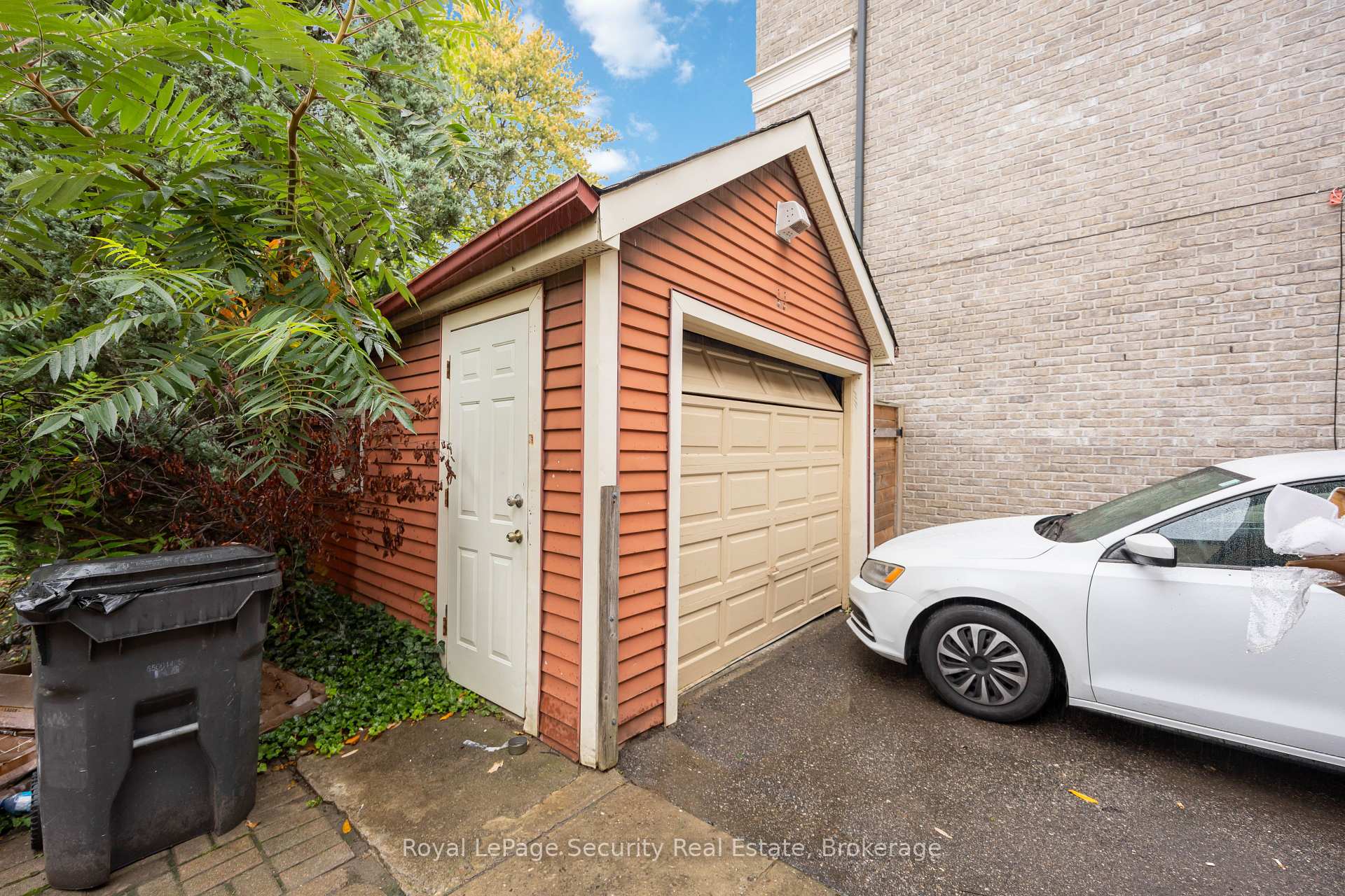 1104 Glengrove Ave, Toronto, ON M6B2K4 | 4 Bedroom 2 Bathroom Detached House | Image 30