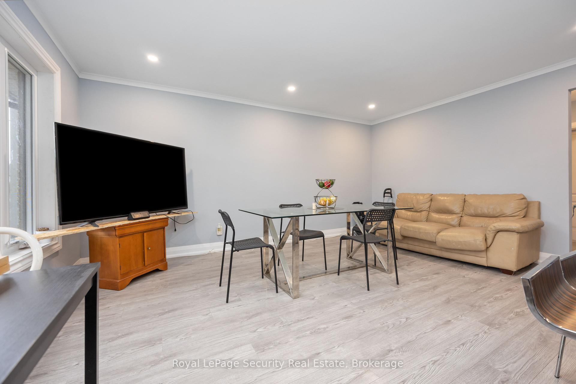 1104 Glengrove Ave, Toronto, ON M6B2K4 | 4 Bedroom 2 Bathroom Detached House | Image 4