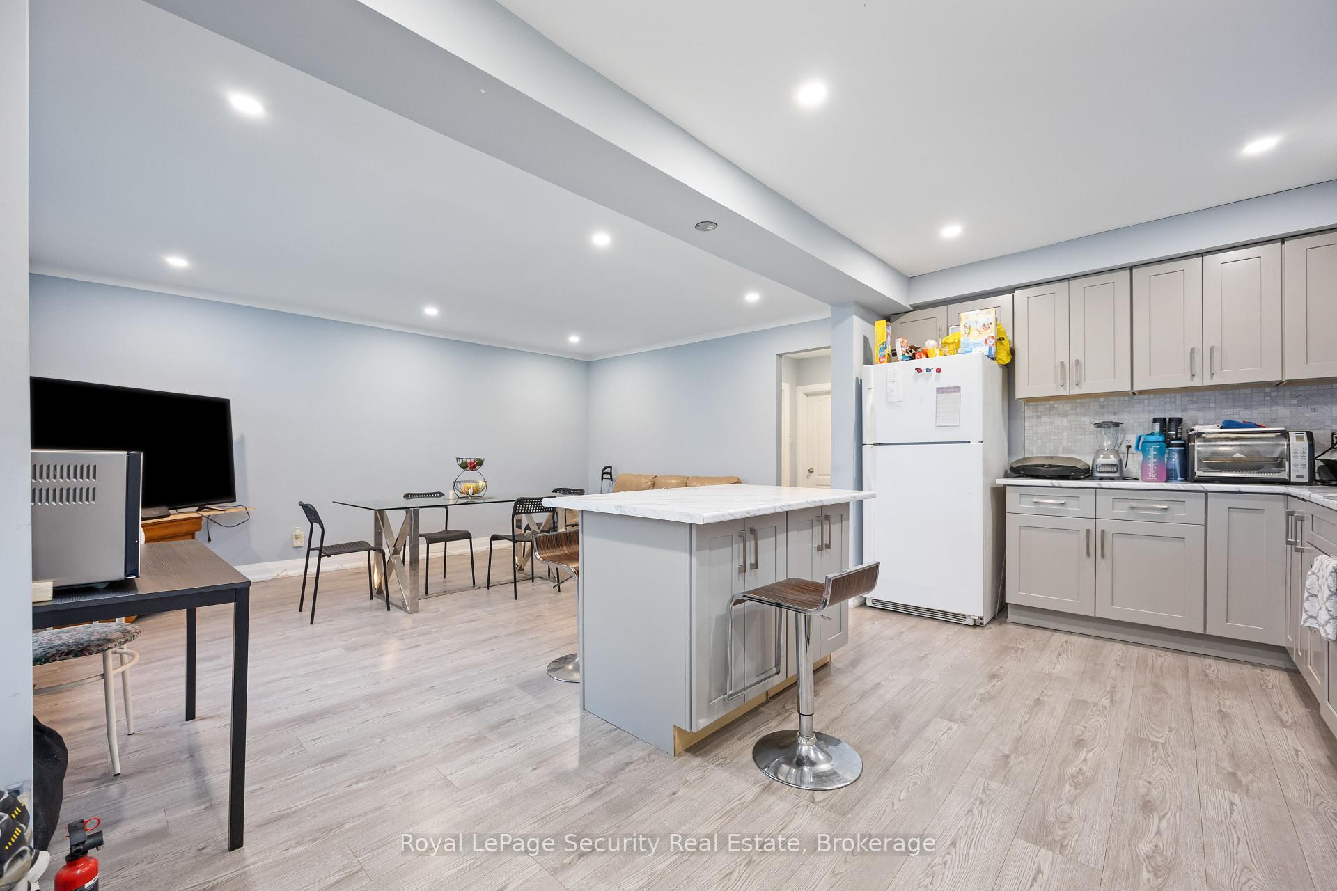 1104 Glengrove Ave, Toronto, ON M6B2K4 | 4 Bedroom 2 Bathroom Detached House | Image 8