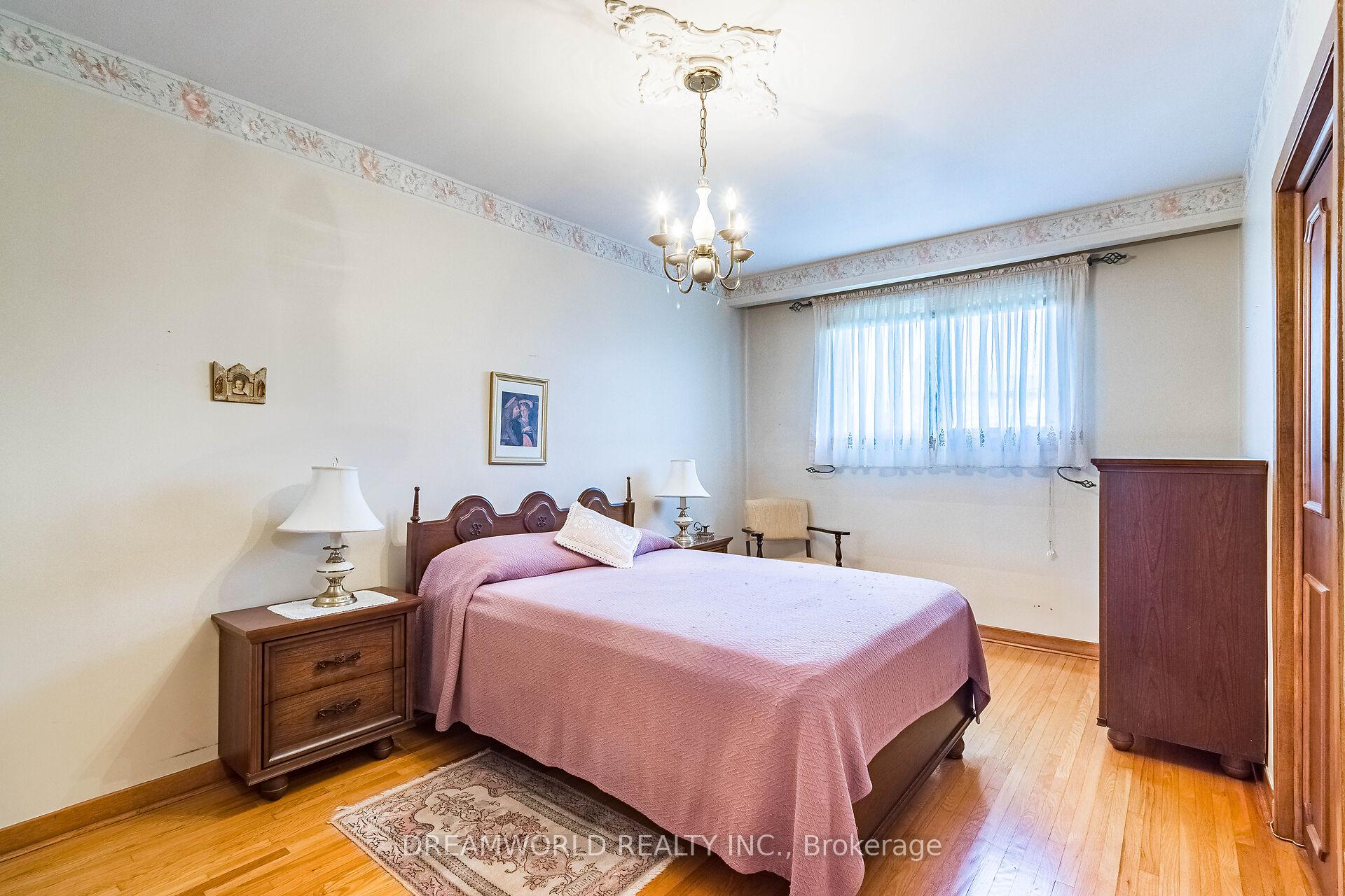 44 Watney Cres, Toronto, ON M3L2C9 | 3 Bedroom 2 Bathroom Semi-Detached House | Image 14