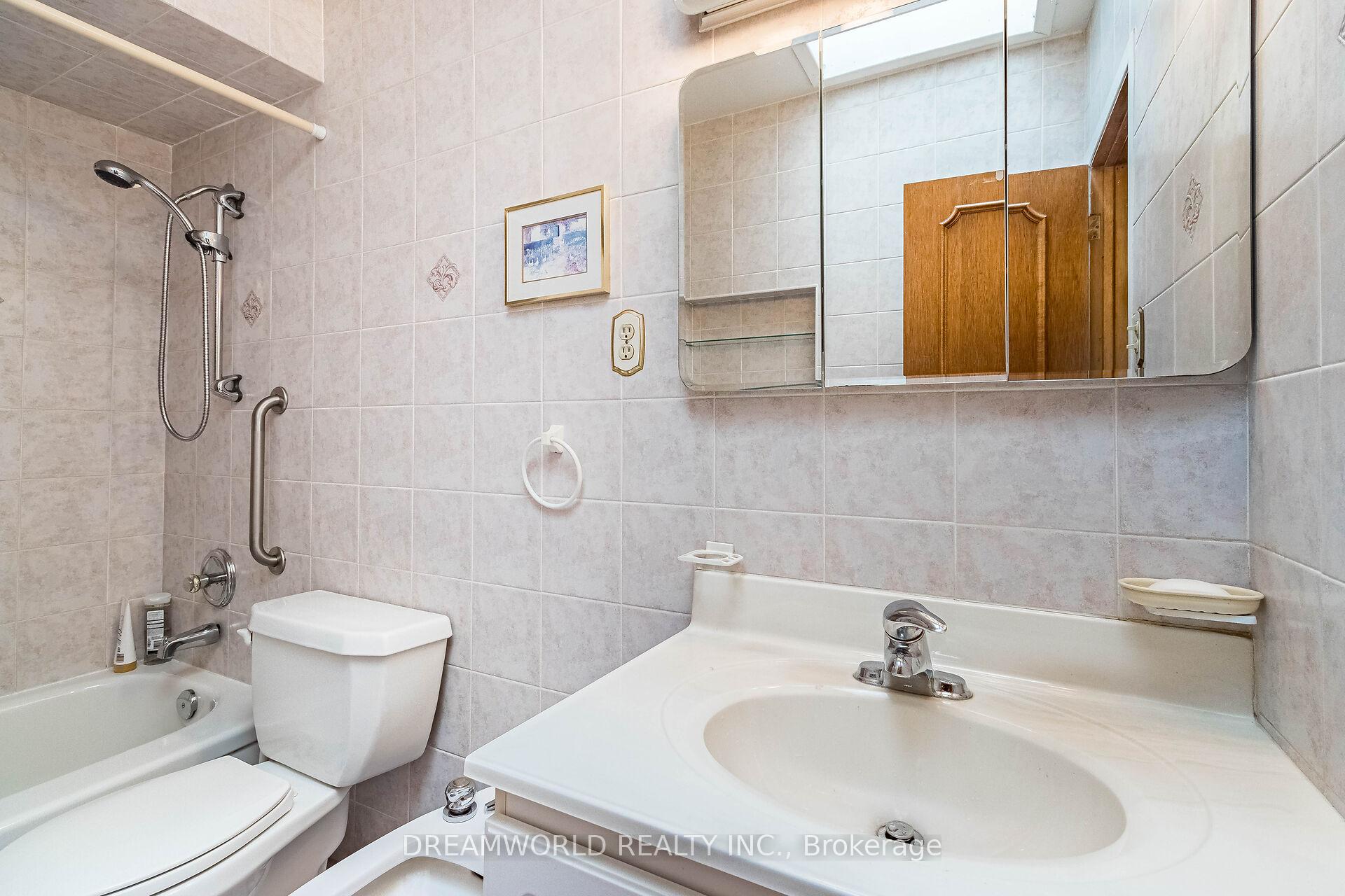 44 Watney Cres, Toronto, ON M3L2C9 | 3 Bedroom 2 Bathroom Semi-Detached House | Image 15