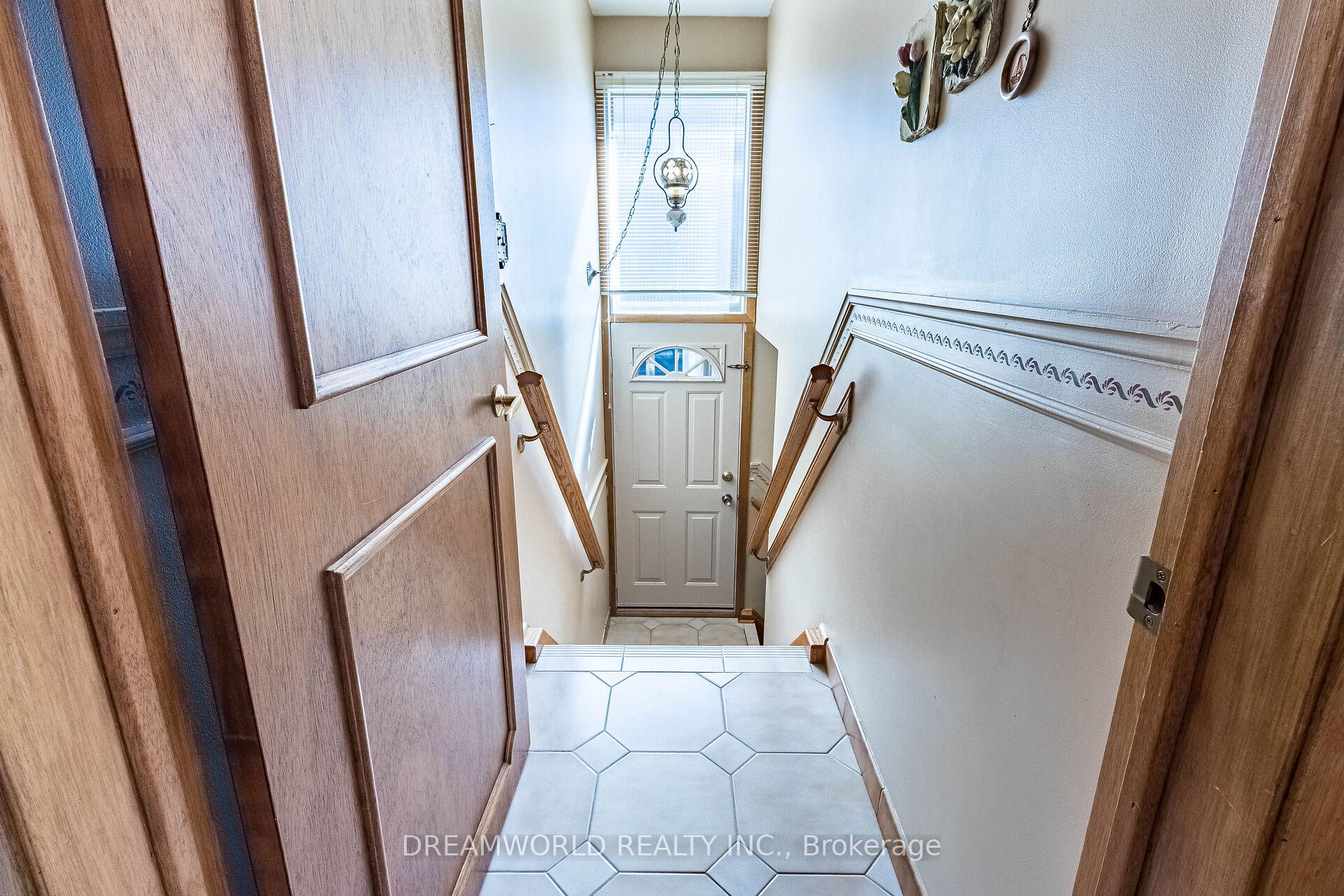 44 Watney Cres, Toronto, ON M3L2C9 | 3 Bedroom 2 Bathroom Semi-Detached House | Image 18