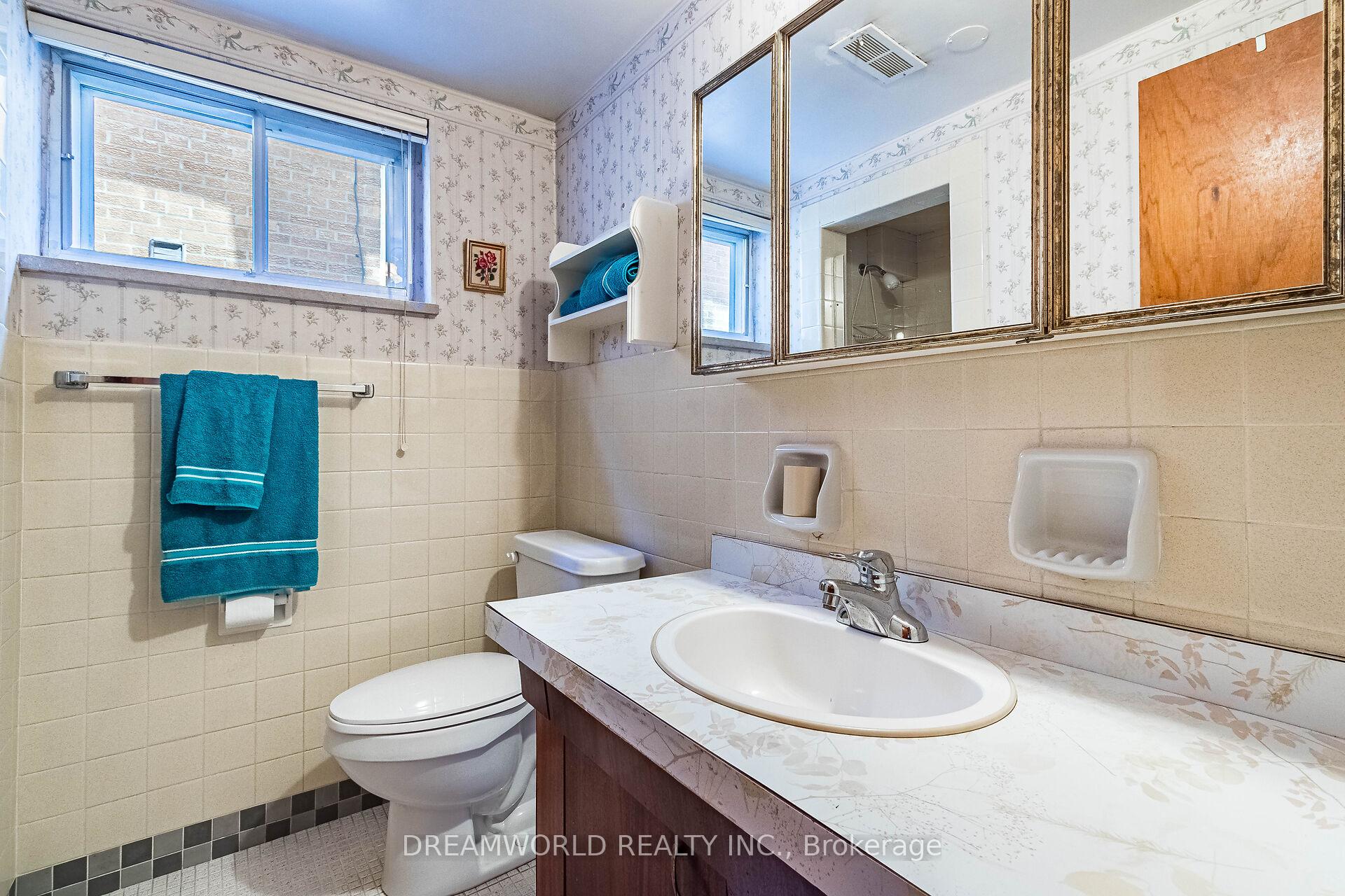 44 Watney Cres, Toronto, ON M3L2C9 | 3 Bedroom 2 Bathroom Semi-Detached House | Image 22