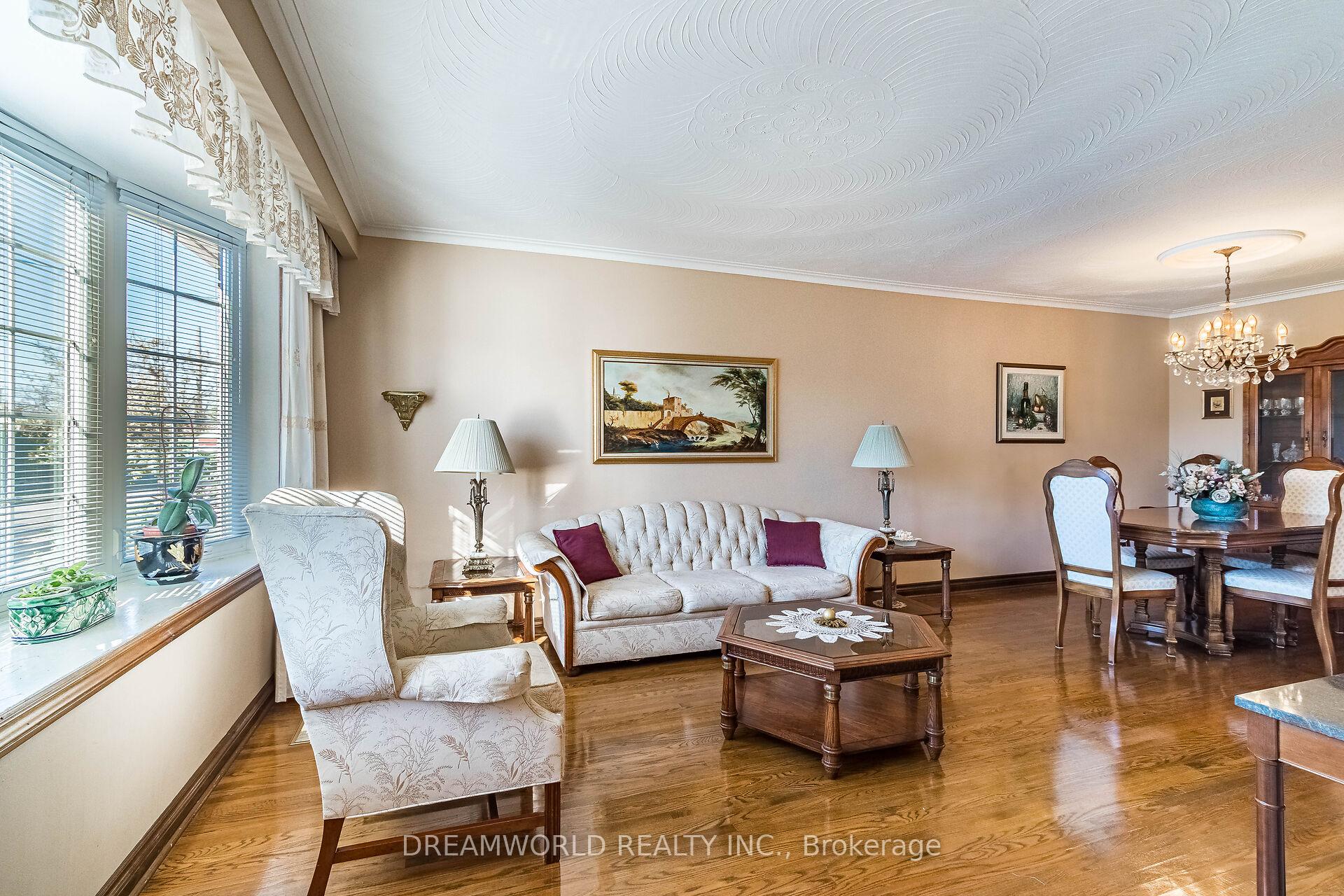 44 Watney Cres, Toronto, ON M3L2C9 | 3 Bedroom 2 Bathroom Semi-Detached House | Image 6