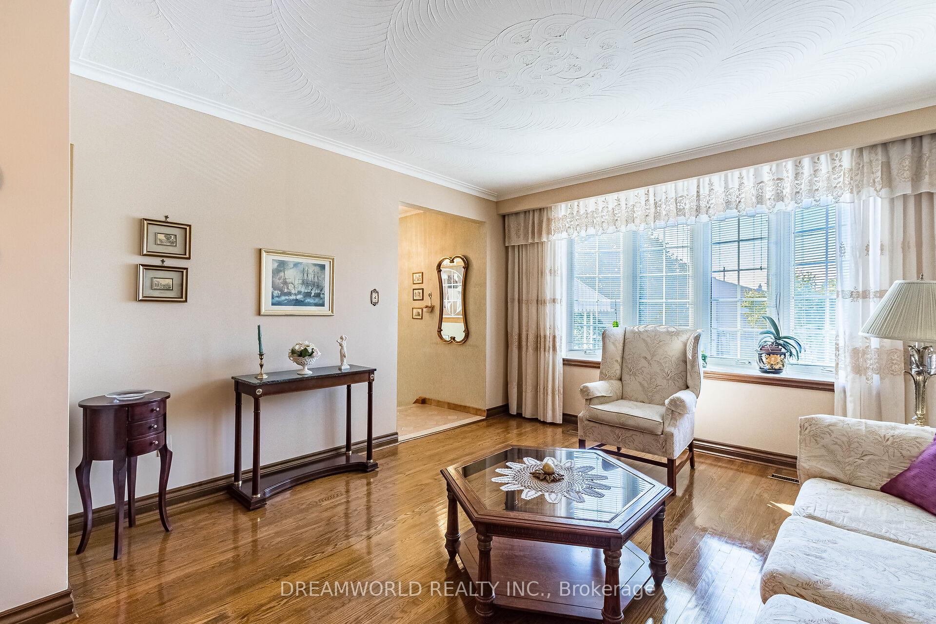 44 Watney Cres, Toronto, ON M3L2C9 | 3 Bedroom 2 Bathroom Semi-Detached House | Image 8