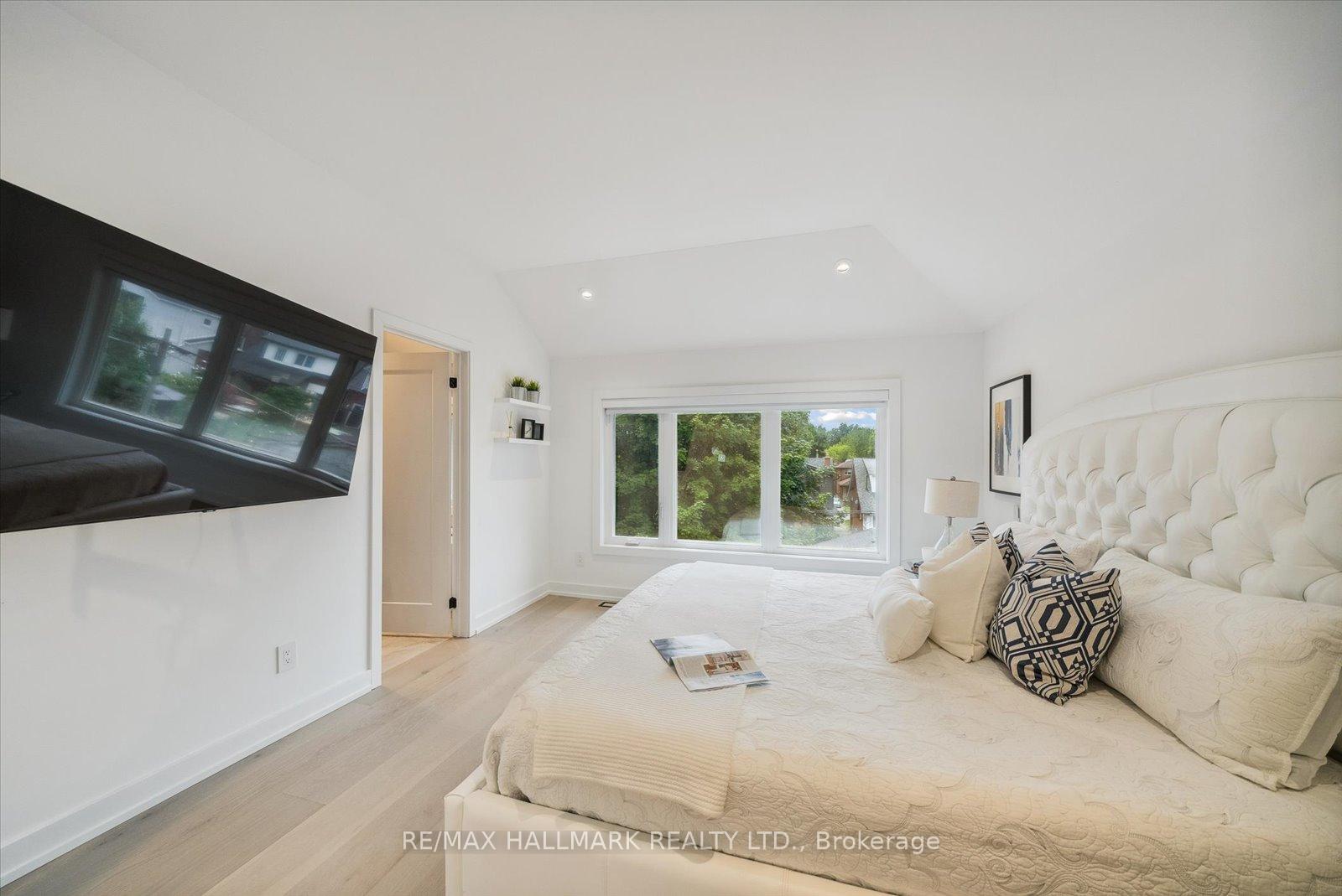 65 Lake Cres, Toronto, ON M8V1W2 | 3 Bedroom 5 Bathroom Detached House | Image 16