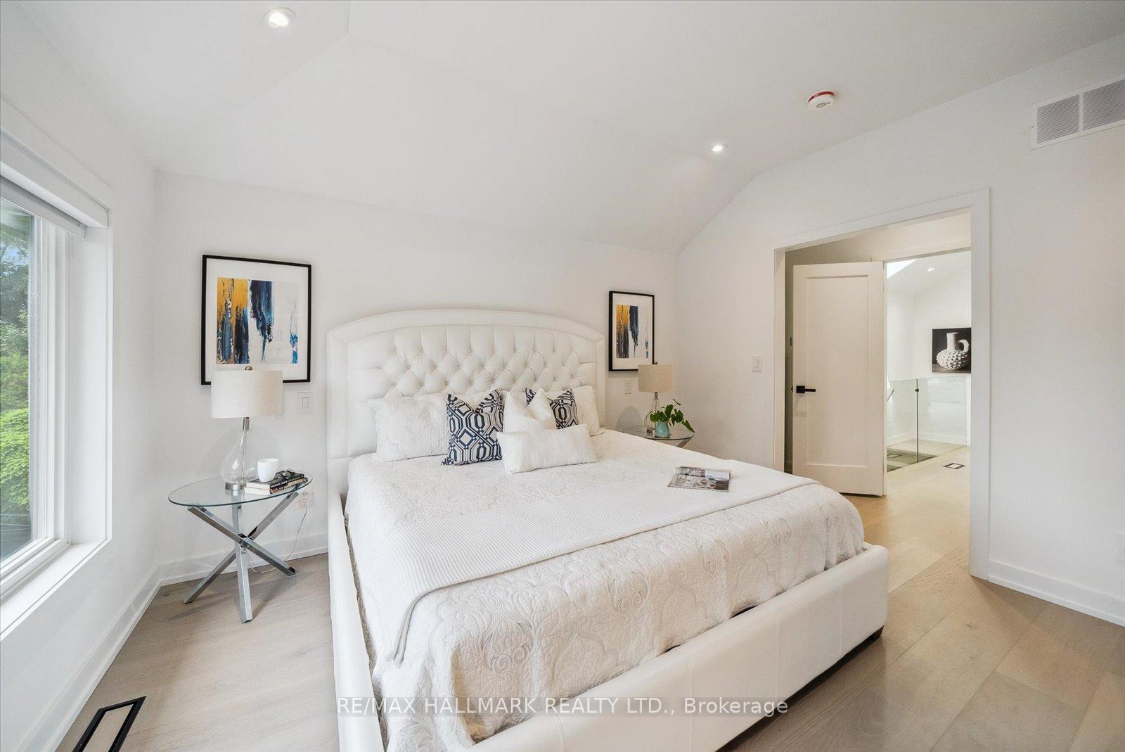 65 Lake Cres, Toronto, ON M8V1W2 | 3 Bedroom 5 Bathroom Detached House | Image 17