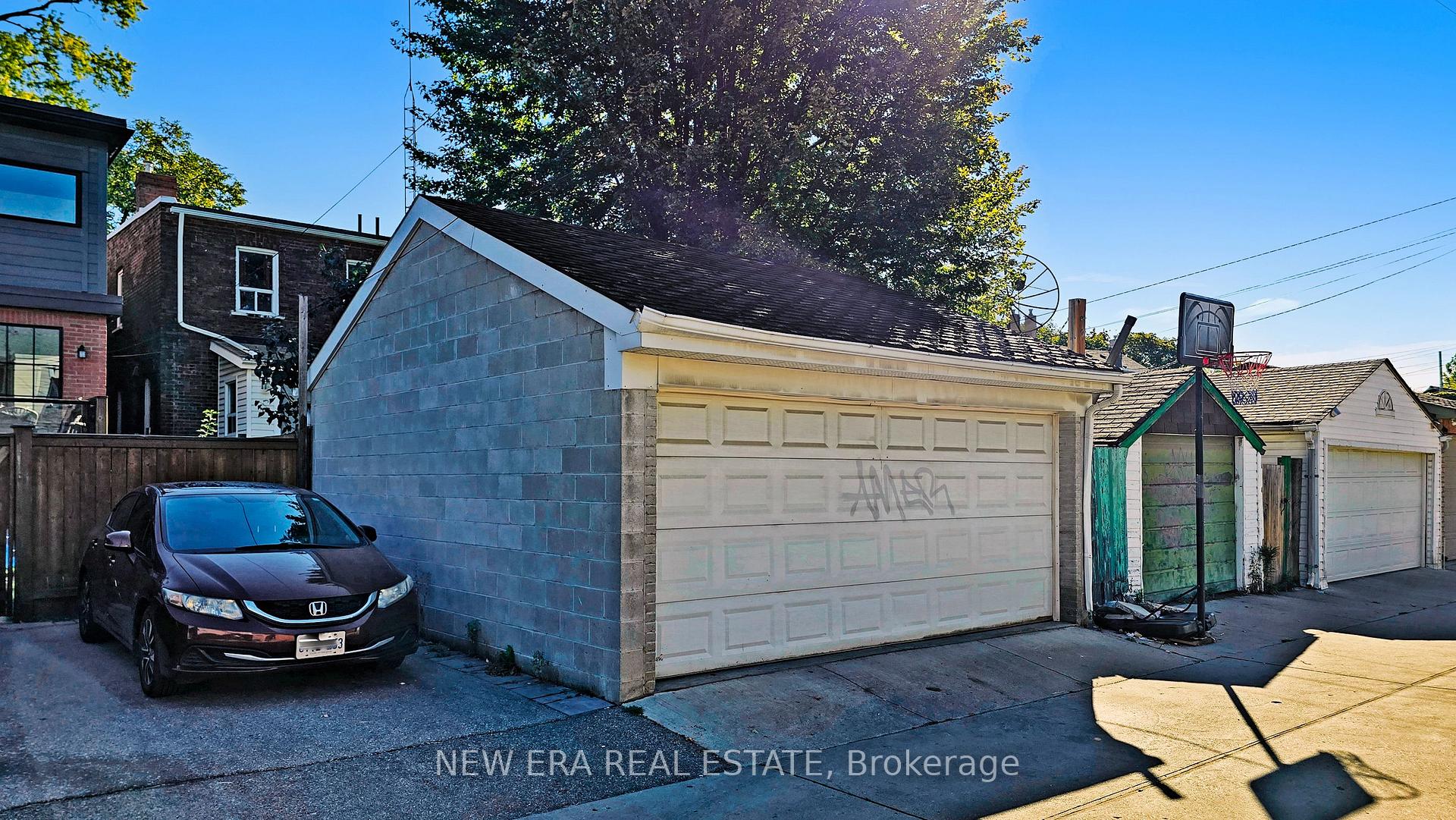 596 St Clarens Ave, Toronto, ON M6H3W9 | 3 Bedroom 2 Bathroom Semi-Detached House | Image 25