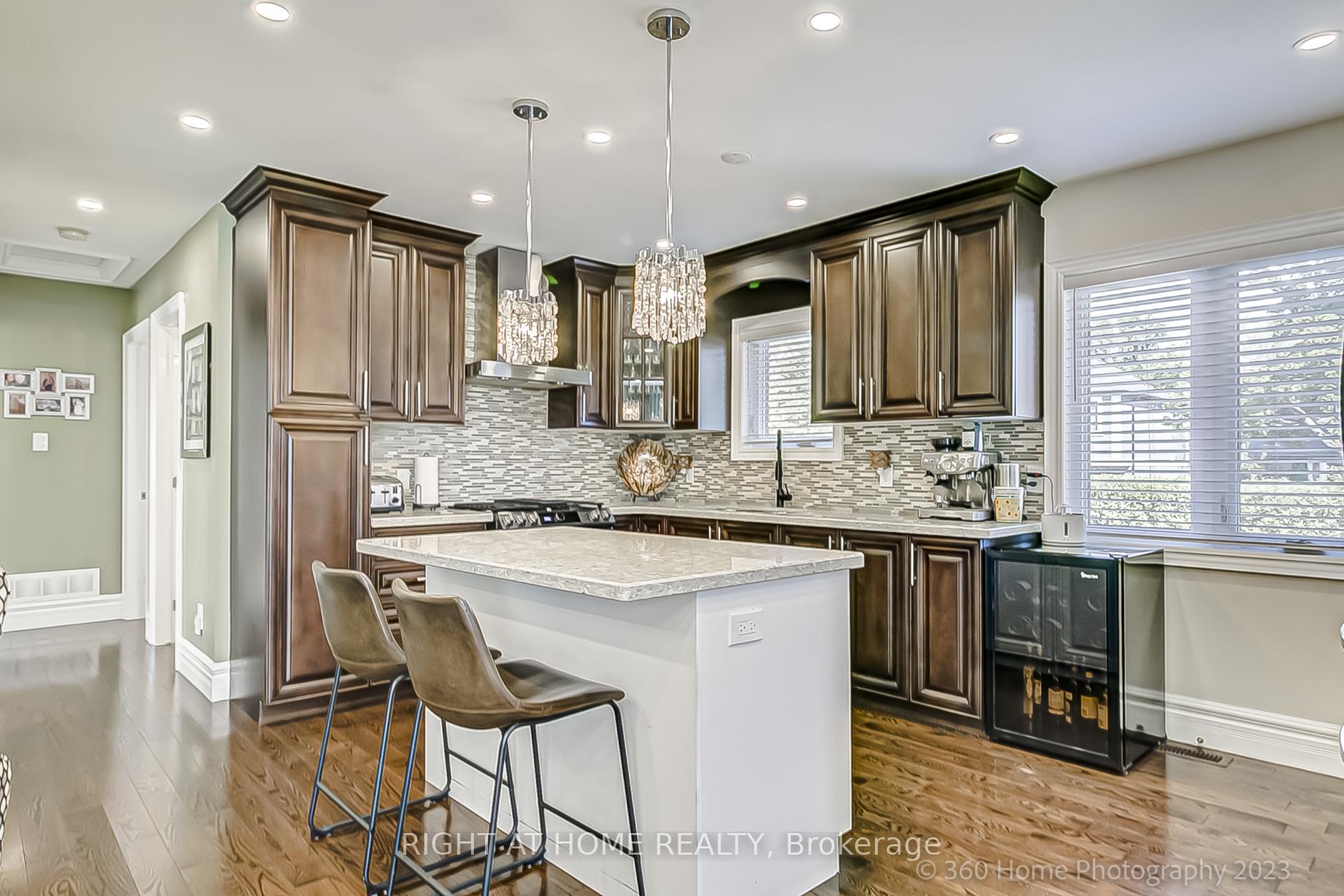 85 Barrhead Cres, Toronto, ON M9W3Z8 | 3 Bedroom 3 Bathroom Detached House | Image 2