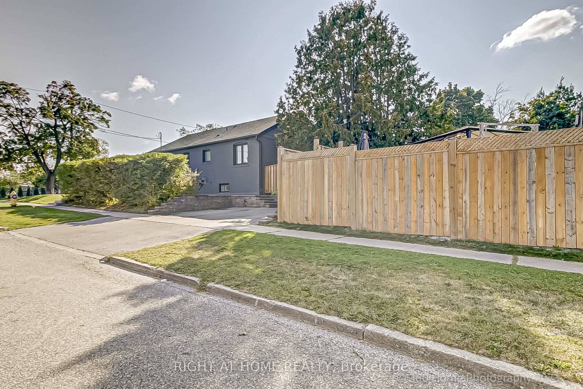 85 Barrhead Cres, Toronto, ON M9W3Z8 | 3 Bedroom 3 Bathroom Detached House | Image 31