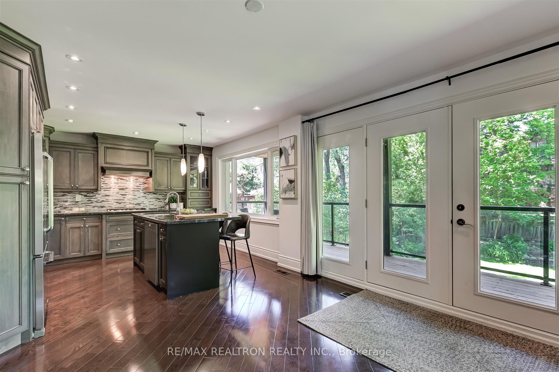 102 Edenbridge Dr, Toronto, ON M9A3G4 | 4 Bedroom 6 Bathroom Detached House | Image 10