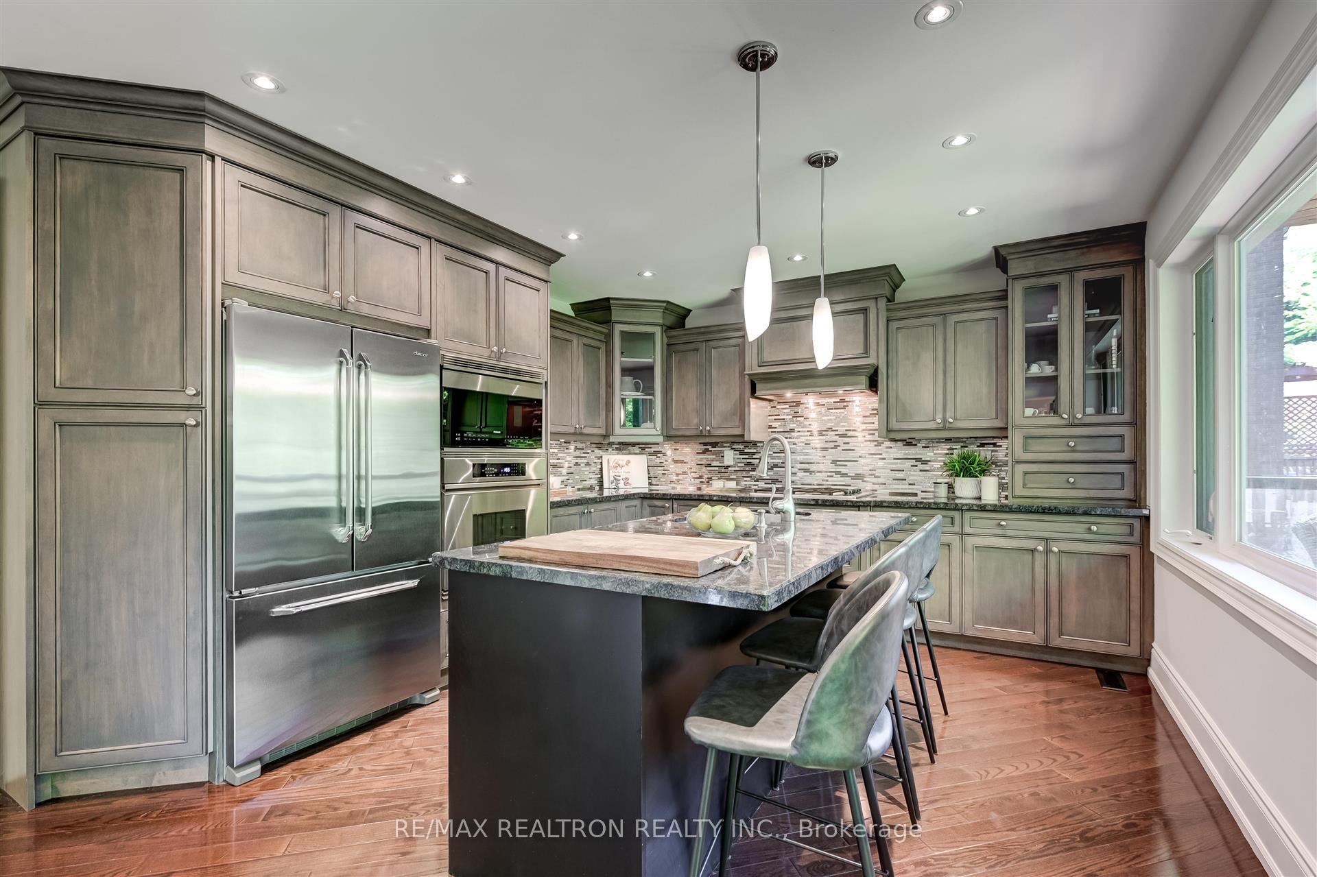 102 Edenbridge Dr, Toronto, ON M9A3G4 | 4 Bedroom 6 Bathroom Detached House | Image 11