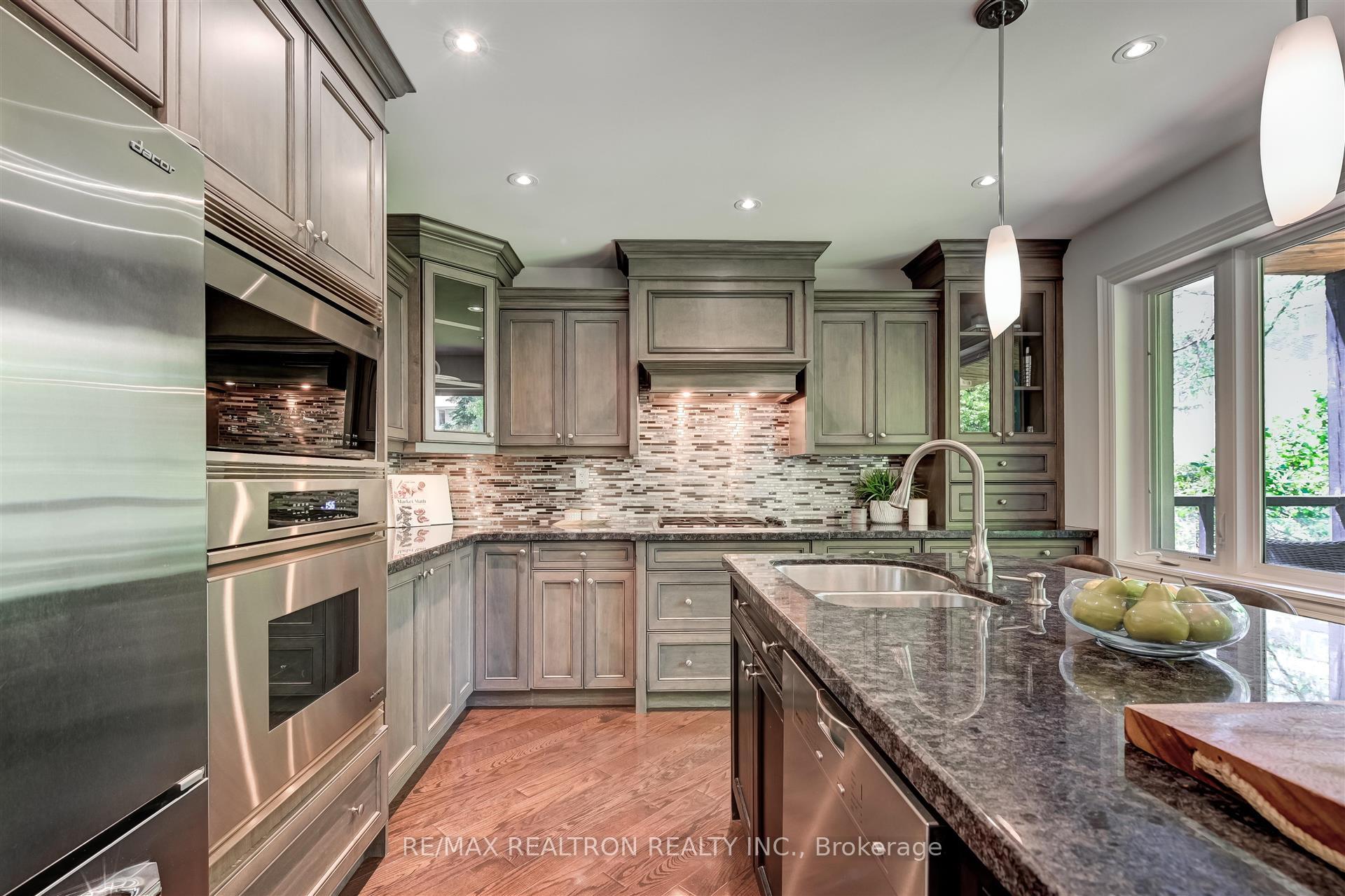 102 Edenbridge Dr, Toronto, ON M9A3G4 | 4 Bedroom 6 Bathroom Detached House | Image 12