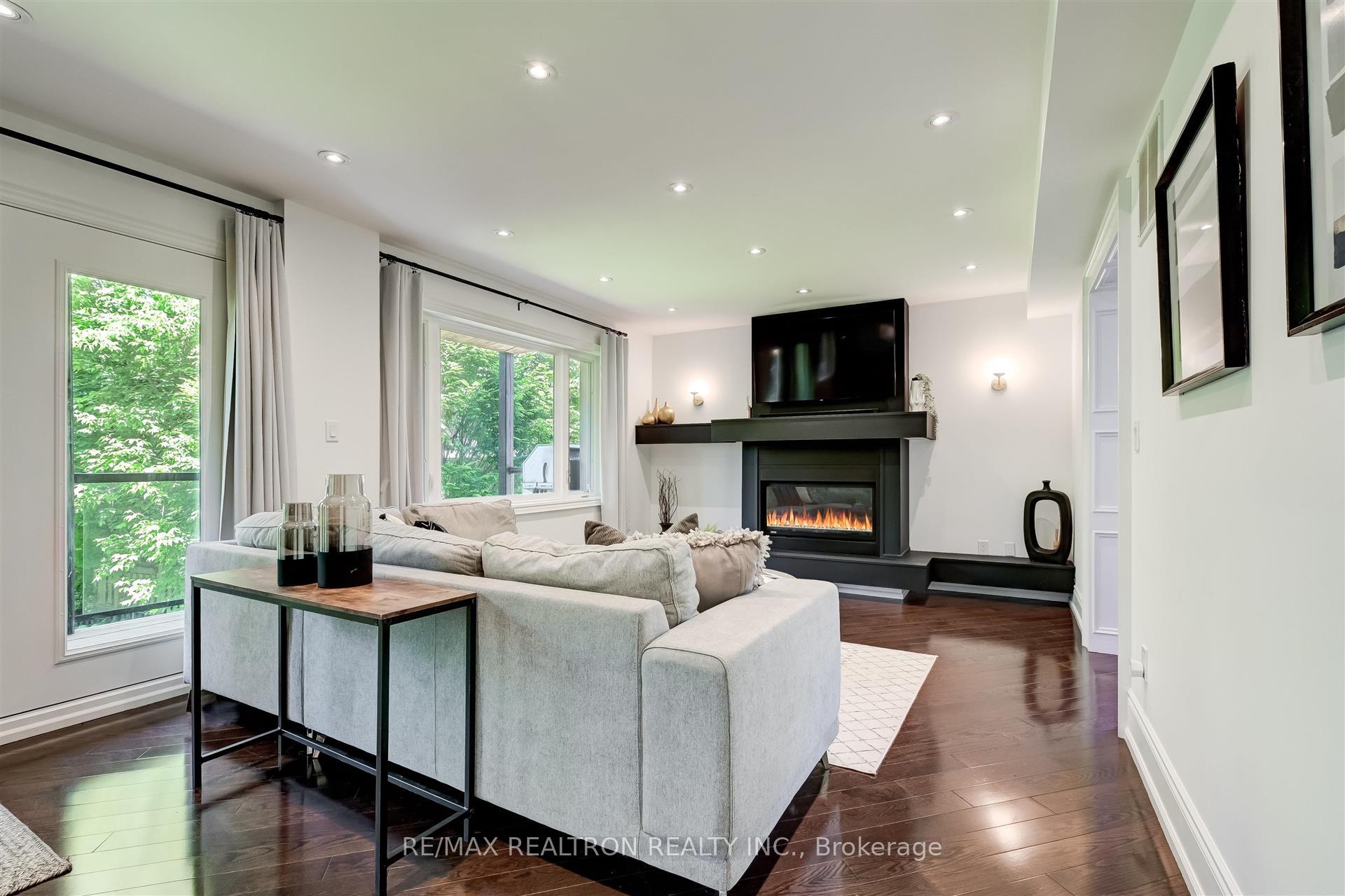 102 Edenbridge Dr, Toronto, ON M9A3G4 | 4 Bedroom 6 Bathroom Detached House | Image 14