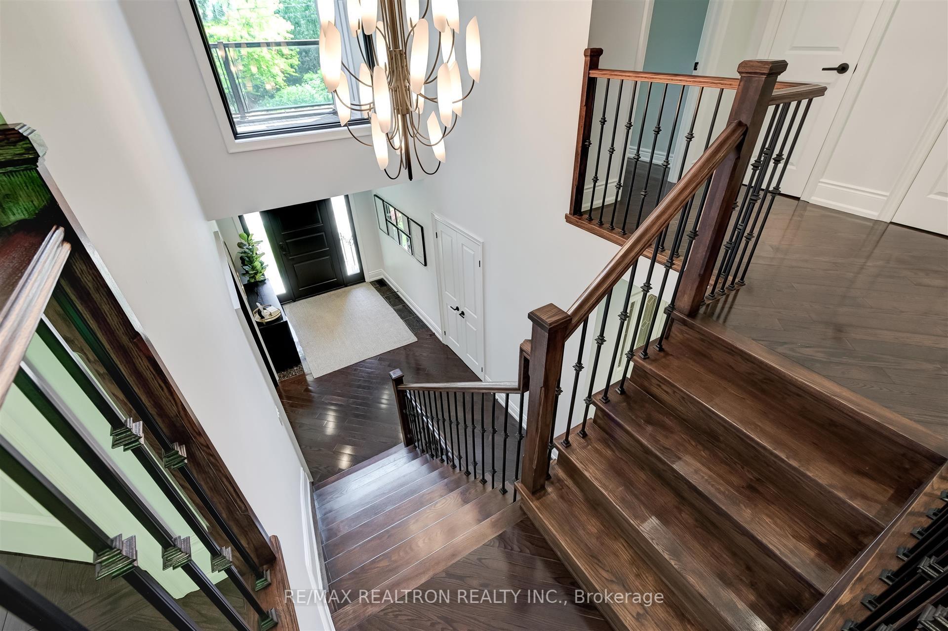 102 Edenbridge Dr, Toronto, ON M9A3G4 | 4 Bedroom 6 Bathroom Detached House | Image 16