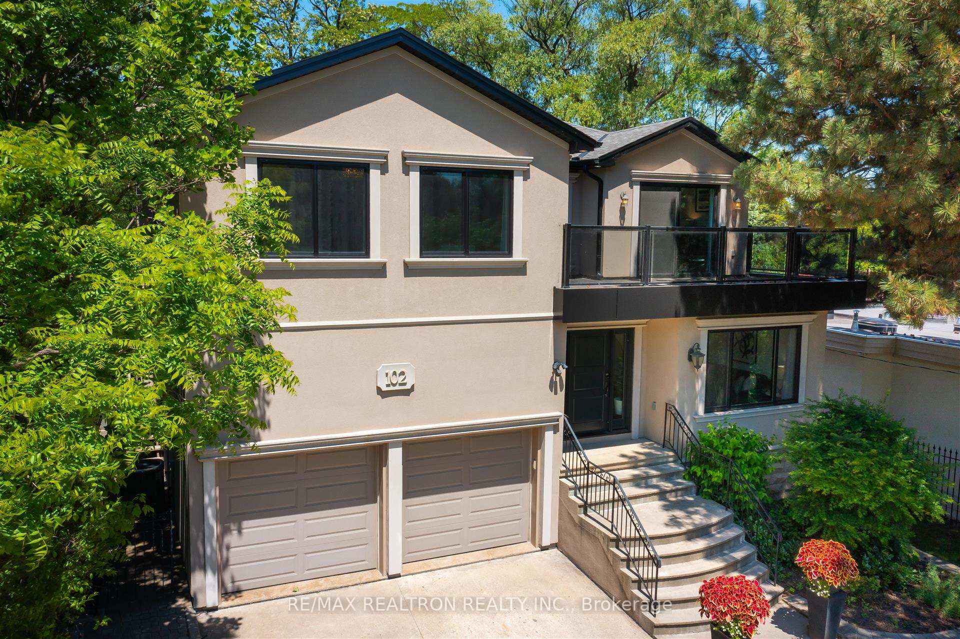 102 Edenbridge Dr, Toronto, ON M9A3G4 | 4 Bedroom 6 Bathroom Detached House | Image 2