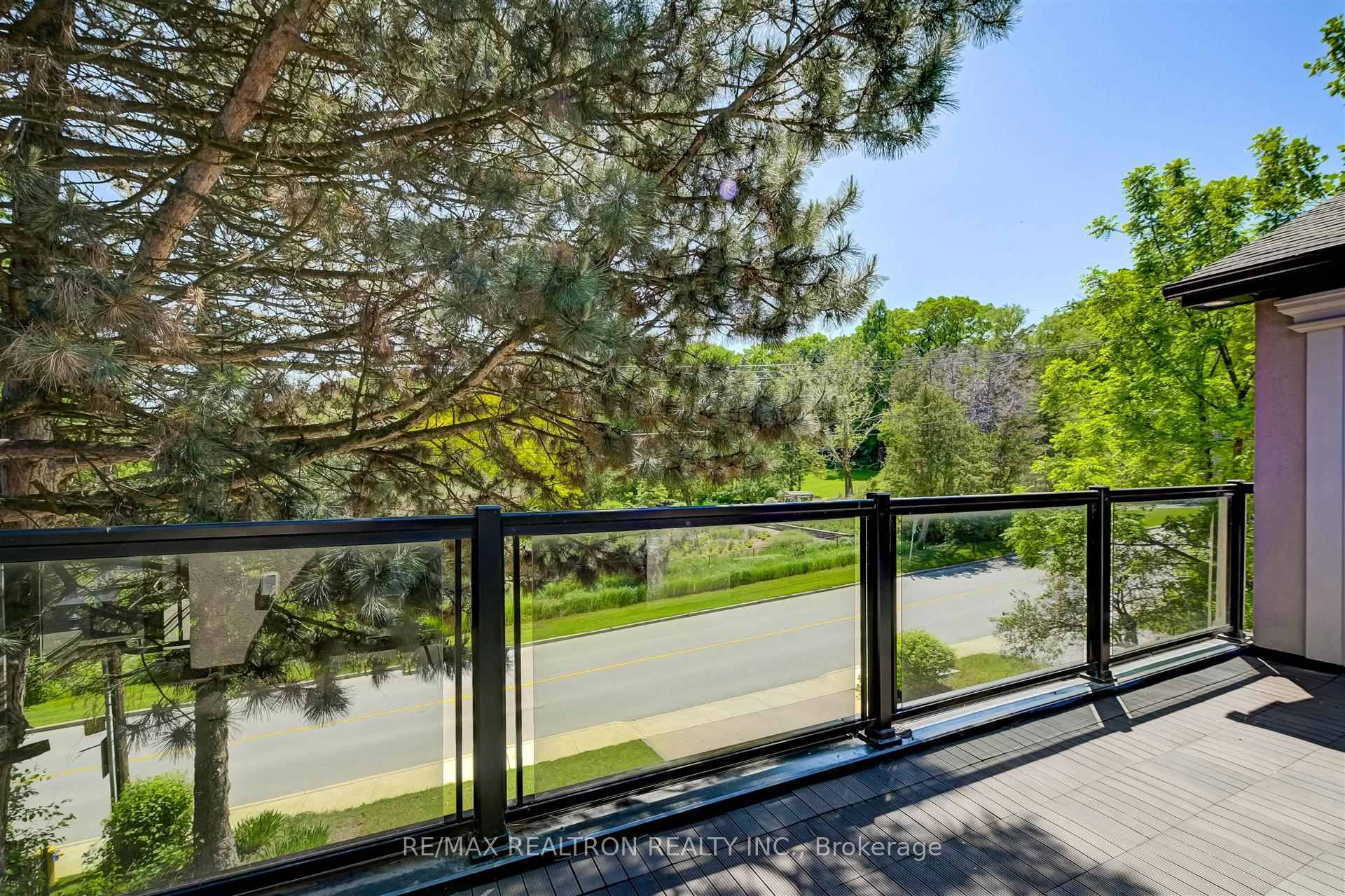 102 Edenbridge Dr, Toronto, ON M9A3G4 | 4 Bedroom 6 Bathroom Detached House | Image 21