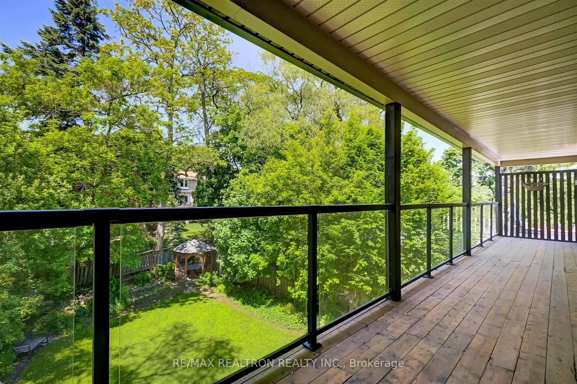 102 Edenbridge Dr, Toronto, ON M9A3G4 | 4 Bedroom 6 Bathroom Detached House | Image 25
