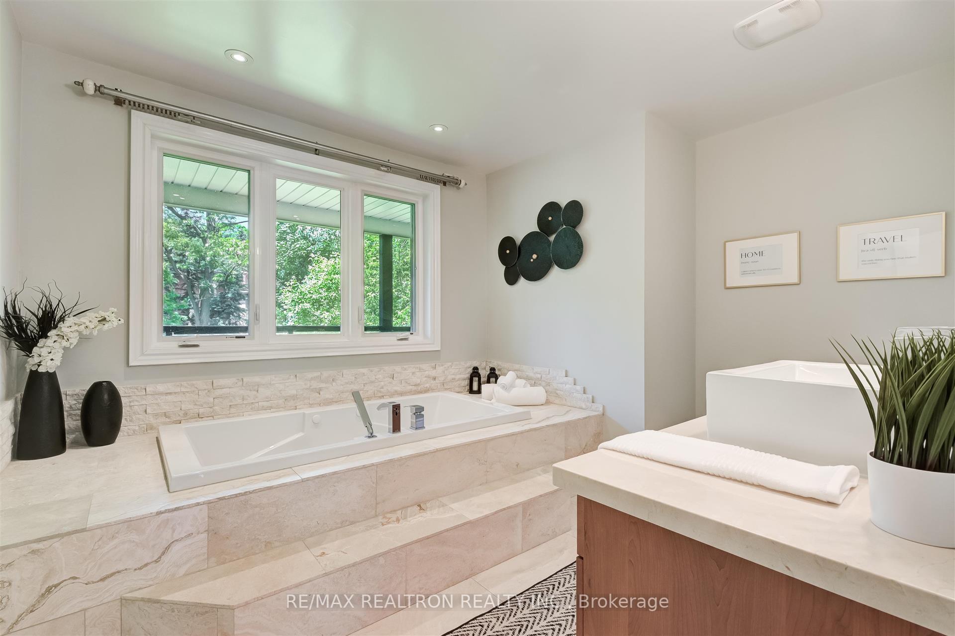 102 Edenbridge Dr, Toronto, ON M9A3G4 | 4 Bedroom 6 Bathroom Detached House | Image 26