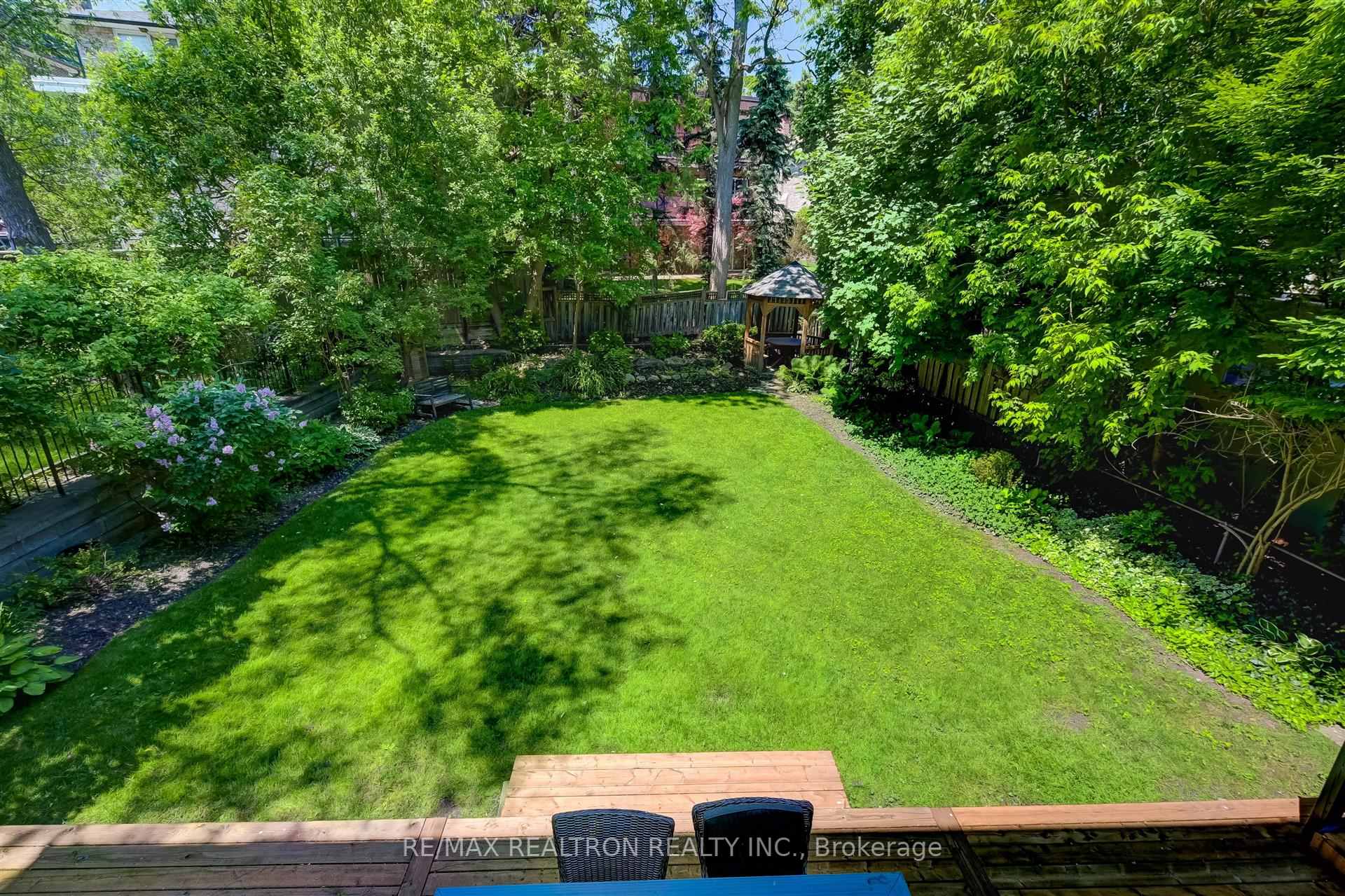 102 Edenbridge Dr, Toronto, ON M9A3G4 | 4 Bedroom 6 Bathroom Detached House | Image 32
