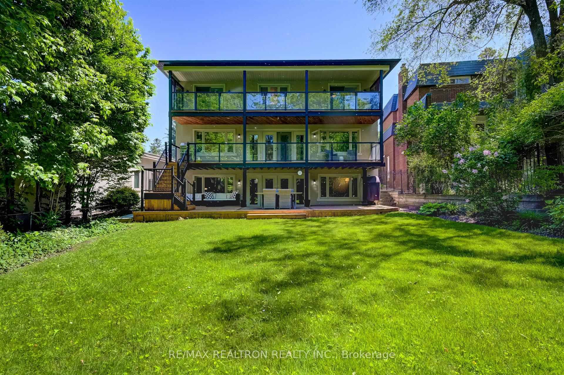 102 Edenbridge Dr, Toronto, ON M9A3G4 | 4 Bedroom 6 Bathroom Detached House | Image 35