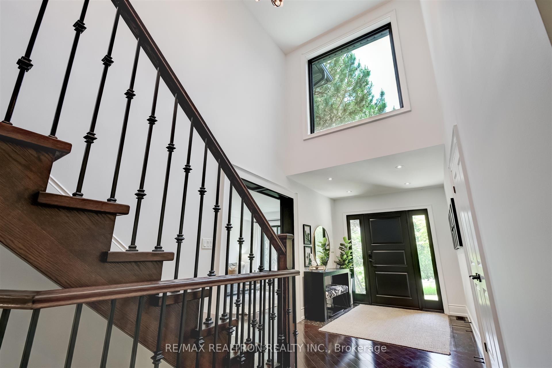 102 Edenbridge Dr, Toronto, ON M9A3G4 | 4 Bedroom 6 Bathroom Detached House | Image 4