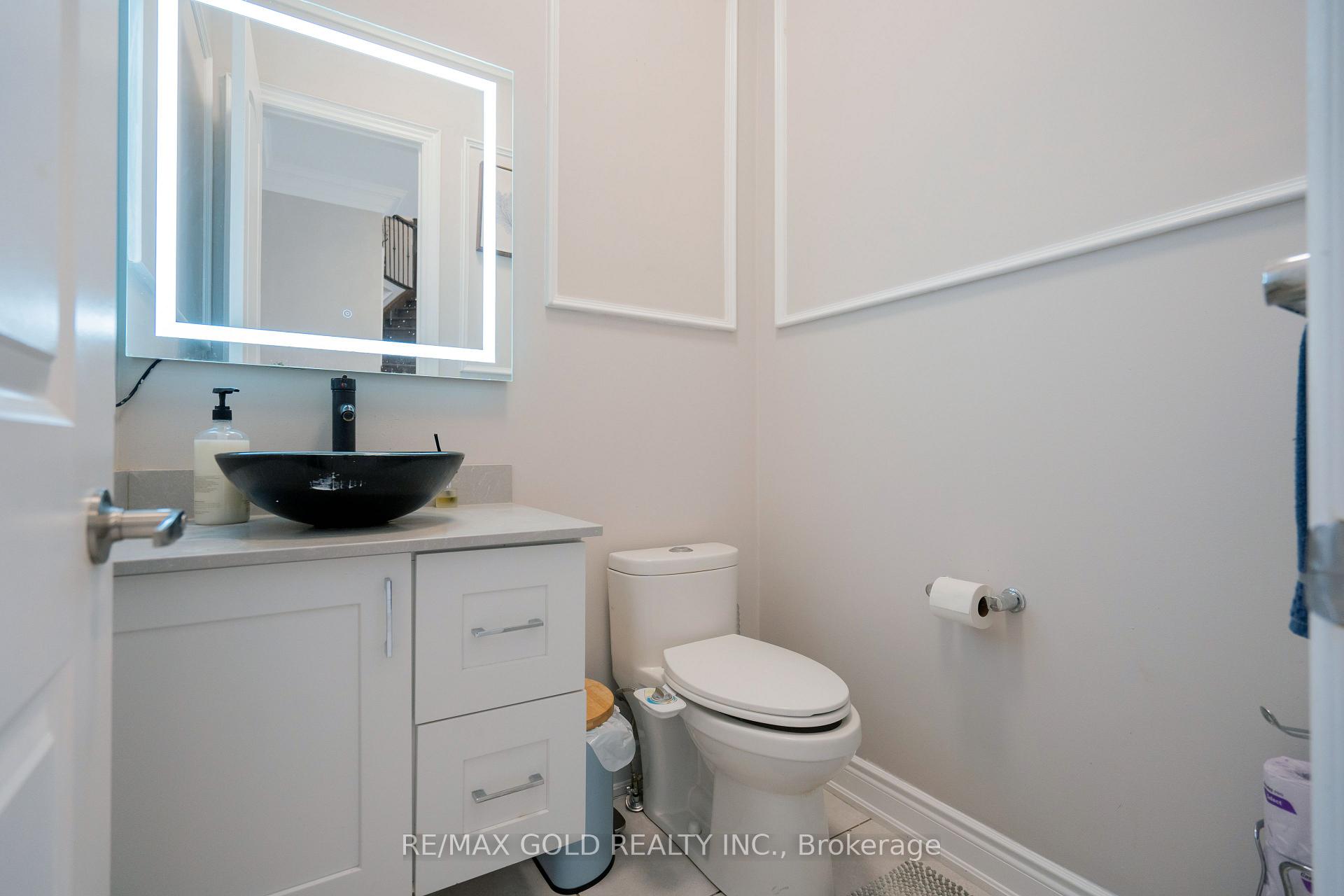 11 Martin Byrne Dr, Brampton, ON L6P0V2 | 4 Bedroom 6 Bathroom Detached House | Image 8