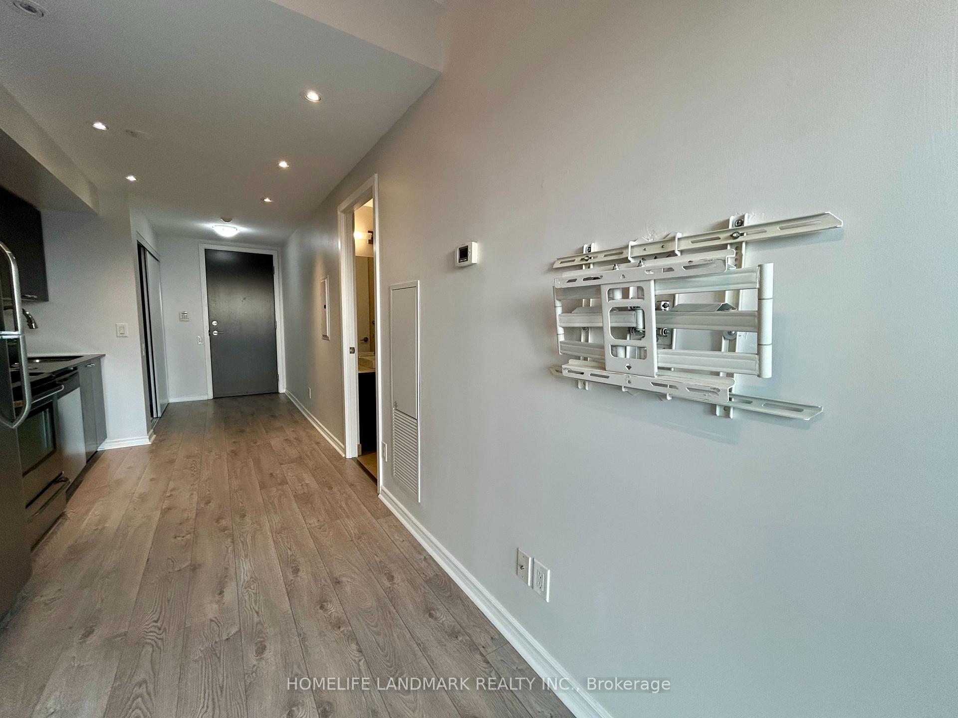 #909 - 105 The Queensway, Toronto, ON M6S5B5 | 1 Bedroom 1 Bathroom Condo Apt | Image 13