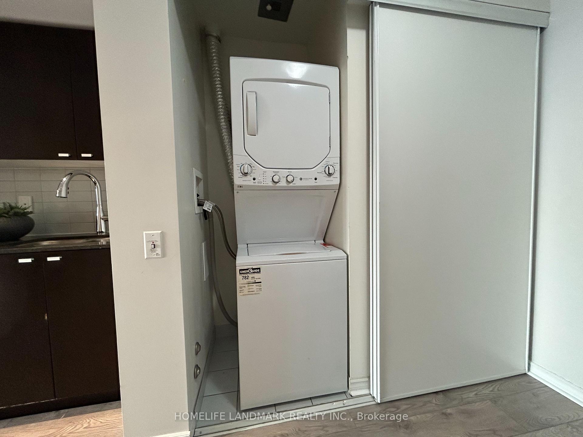 #909 - 105 The Queensway, Toronto, ON M6S5B5 | 1 Bedroom 1 Bathroom Condo Apt | Image 5