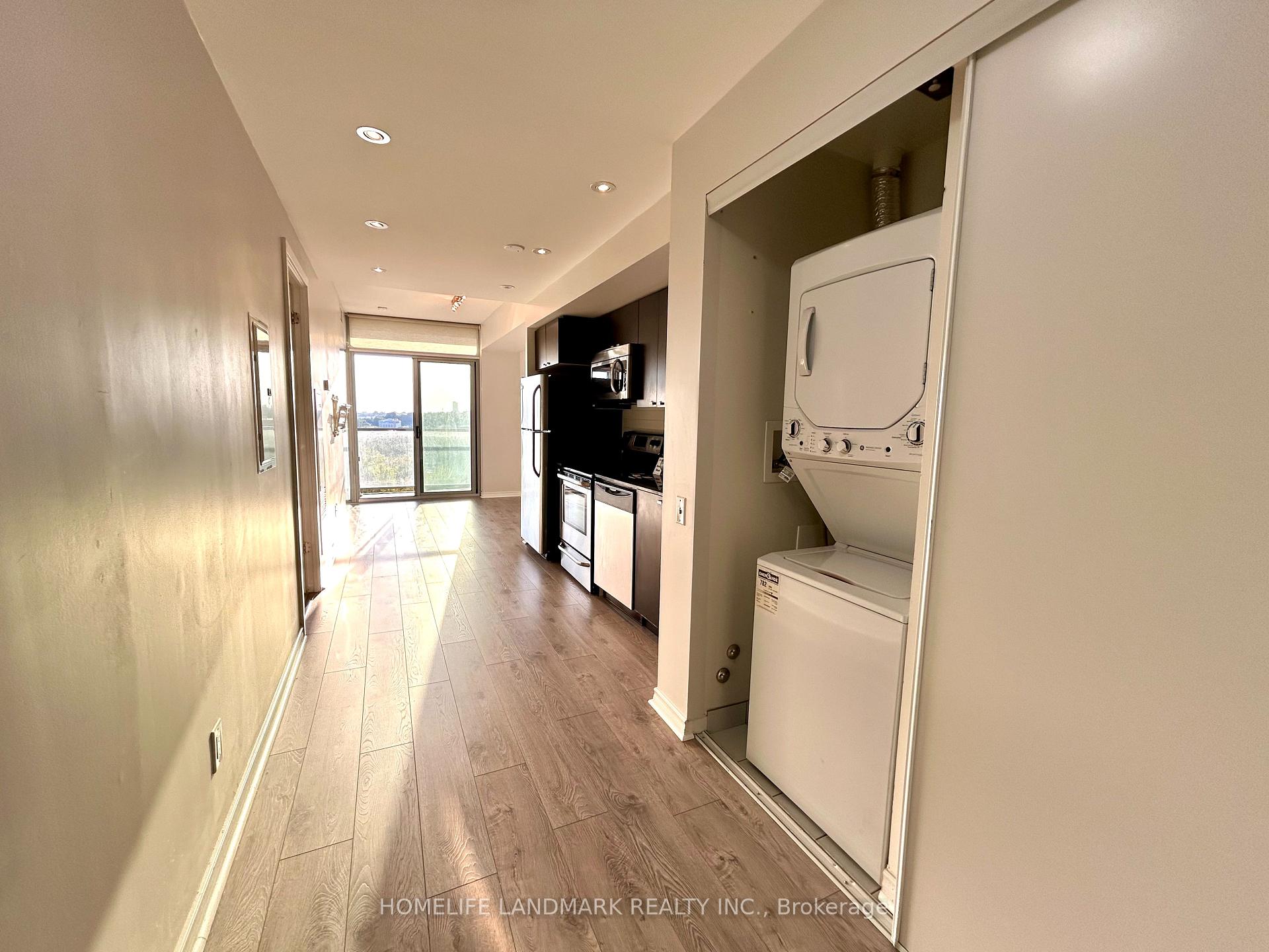 #909 - 105 The Queensway, Toronto, ON M6S5B5 | 1 Bedroom 1 Bathroom Condo Apt | Image 6