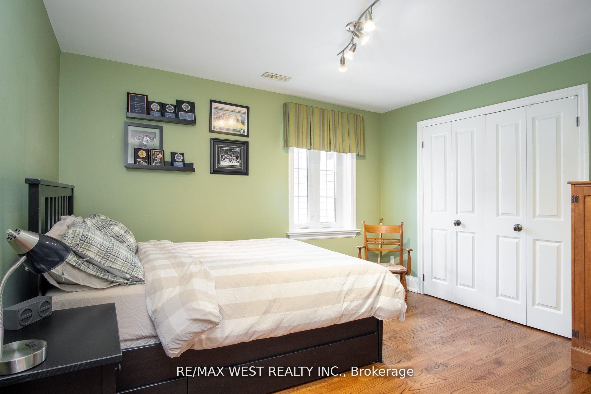 16 Ashton Manr, Toronto, ON M8Y2N5 | 4 Bedroom 4 Bathroom Detached House | Image 13