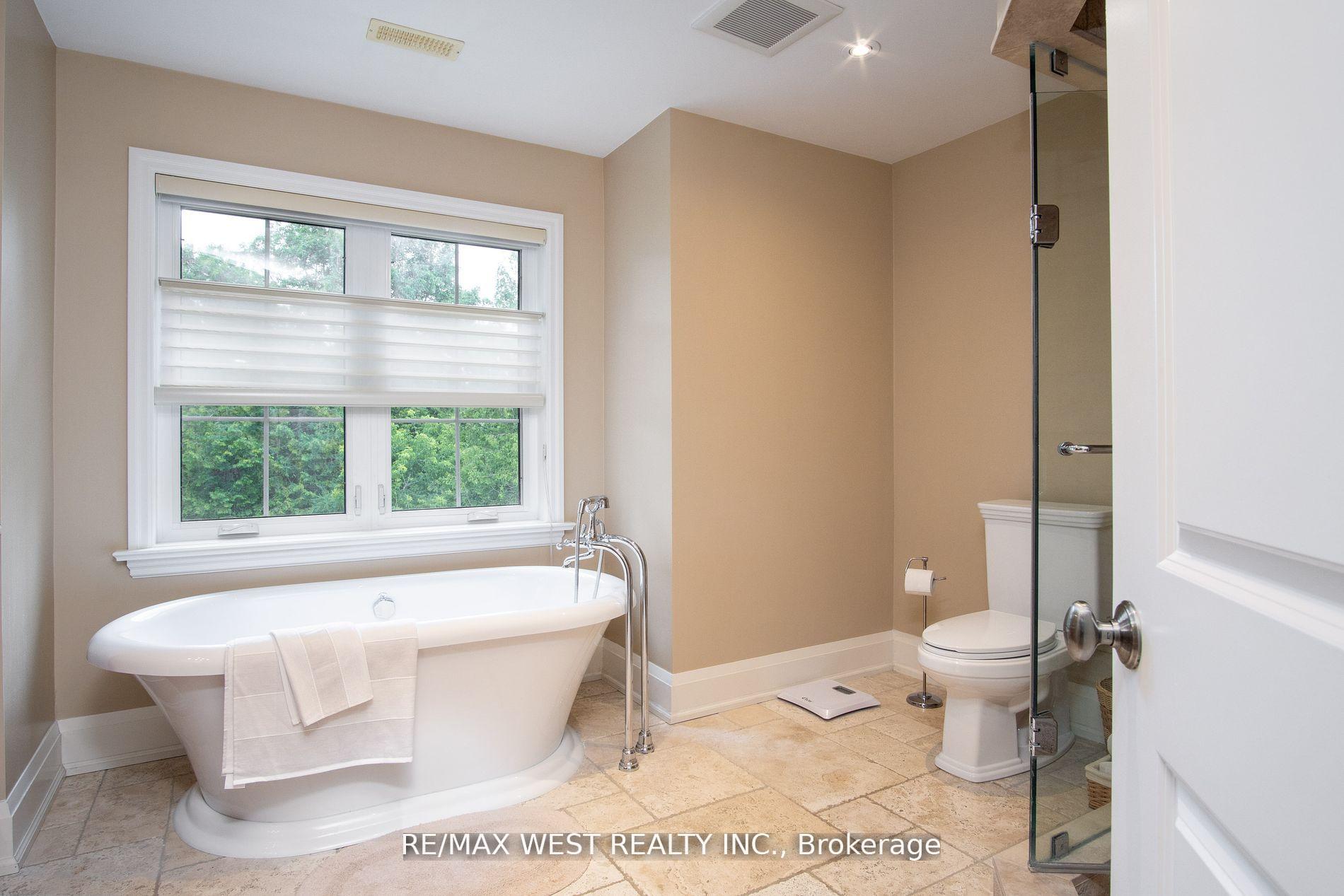 16 Ashton Manr, Toronto, ON M8Y2N5 | 4 Bedroom 4 Bathroom Detached House | Image 15